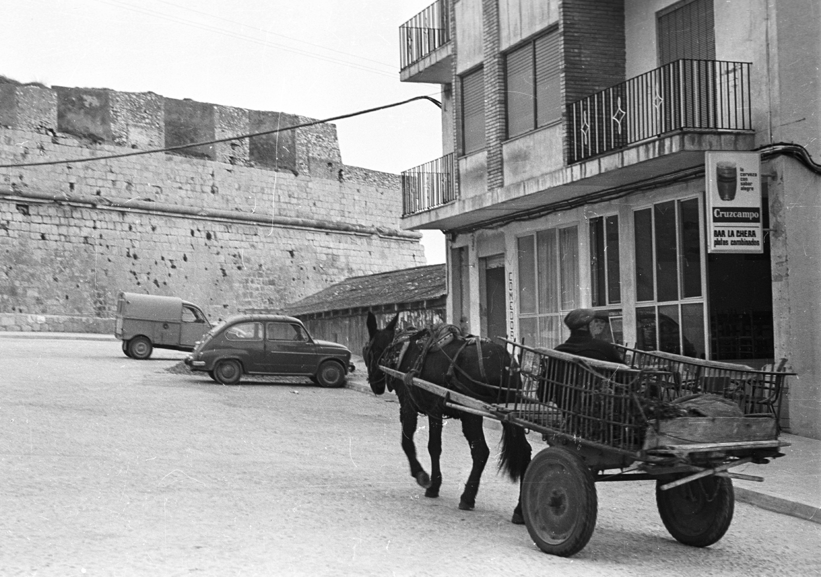 Spain, Peniscola, szemben a vár fala., 1965, Krasznai Gyula, donkey, coach, cart, Fortepan #45929