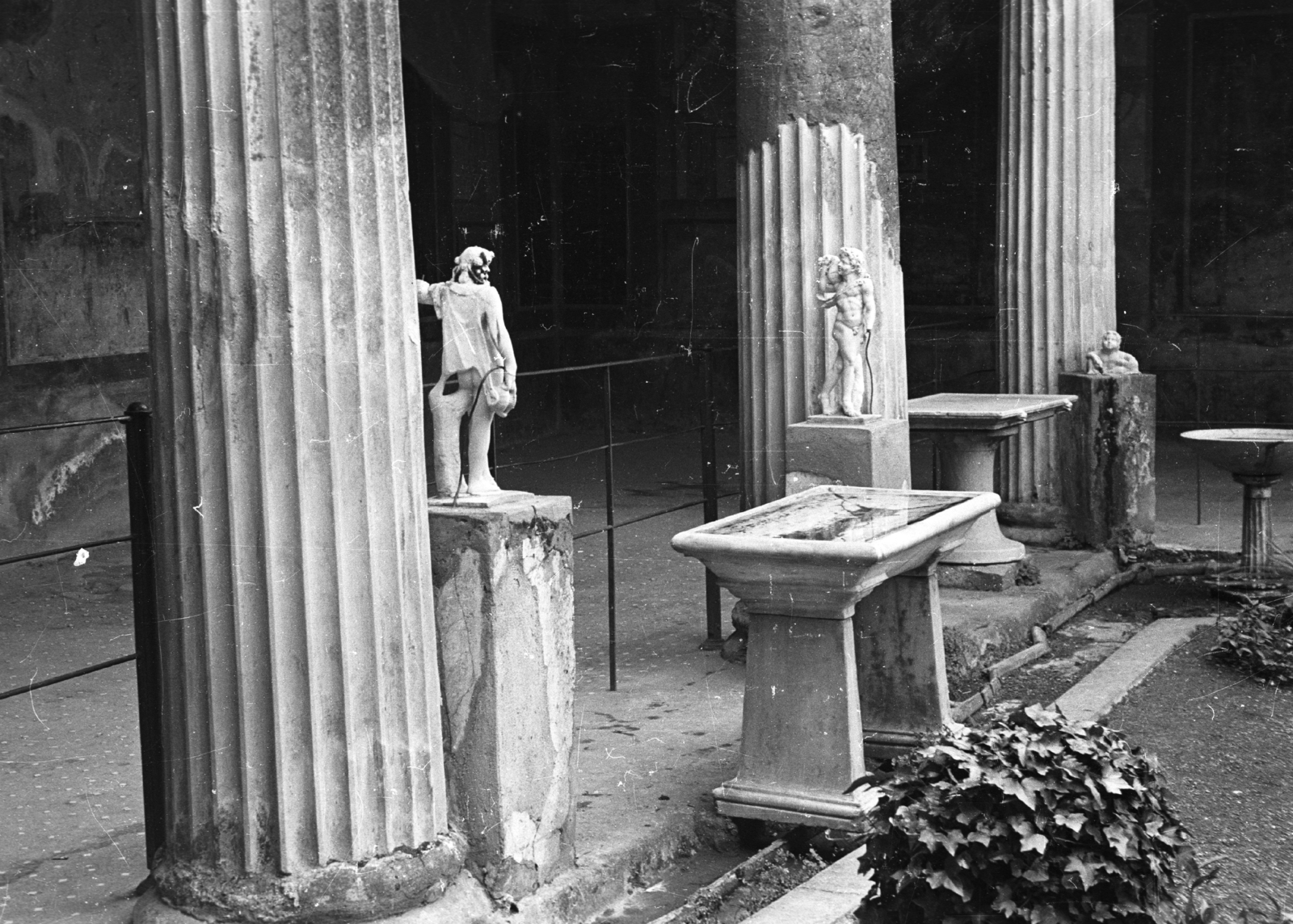 Italy, Pompei, Vettiusok háza., 1971, Krasznai Gyula, sculpture, ancient culture, Fortepan #45961