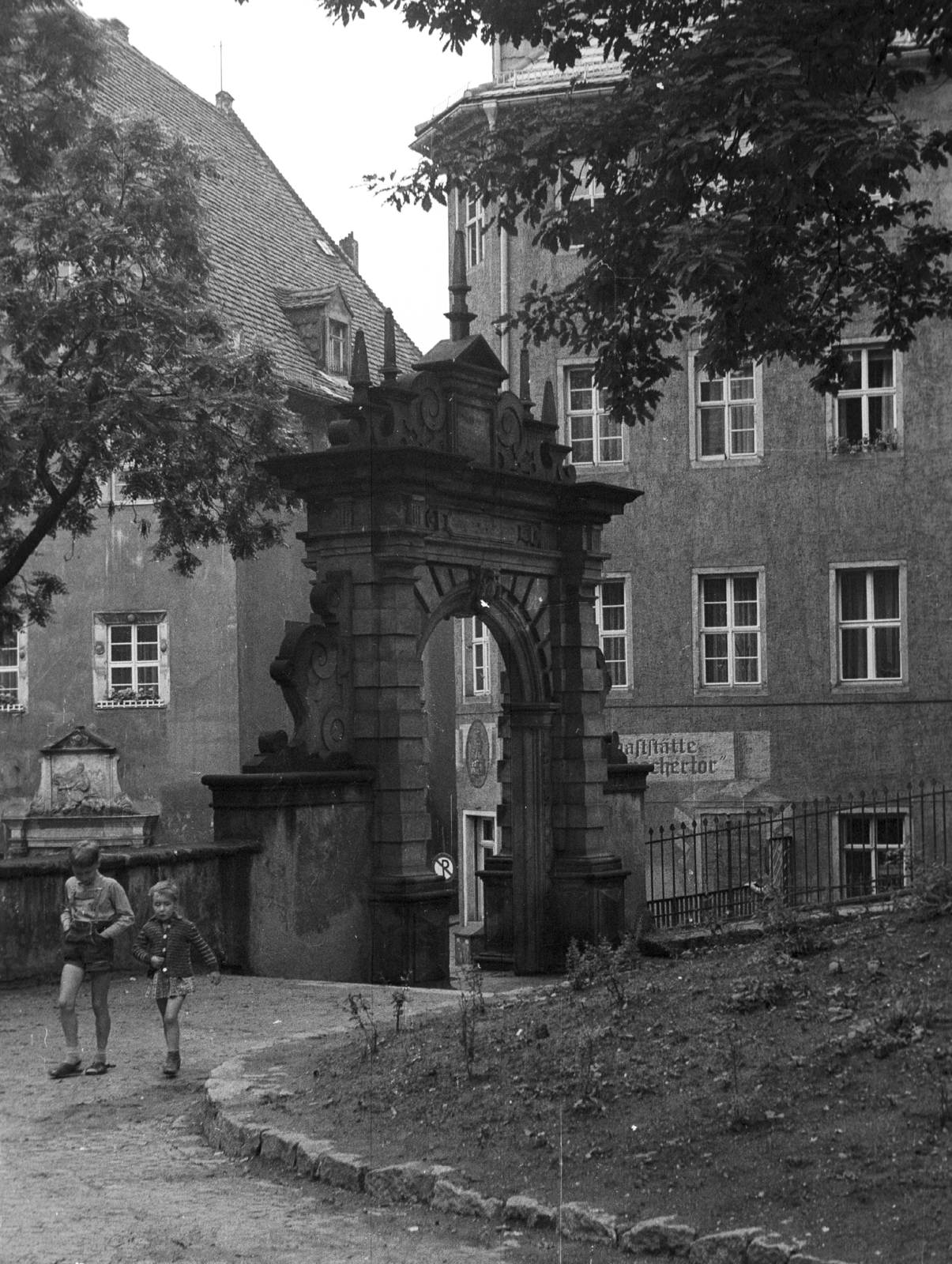 Németország, Meissen, An der Frauenkirche, Tuchmachertor (Takácskapu)., 1966, Krasznai Gyula, kapu, NDK, Fortepan #45963