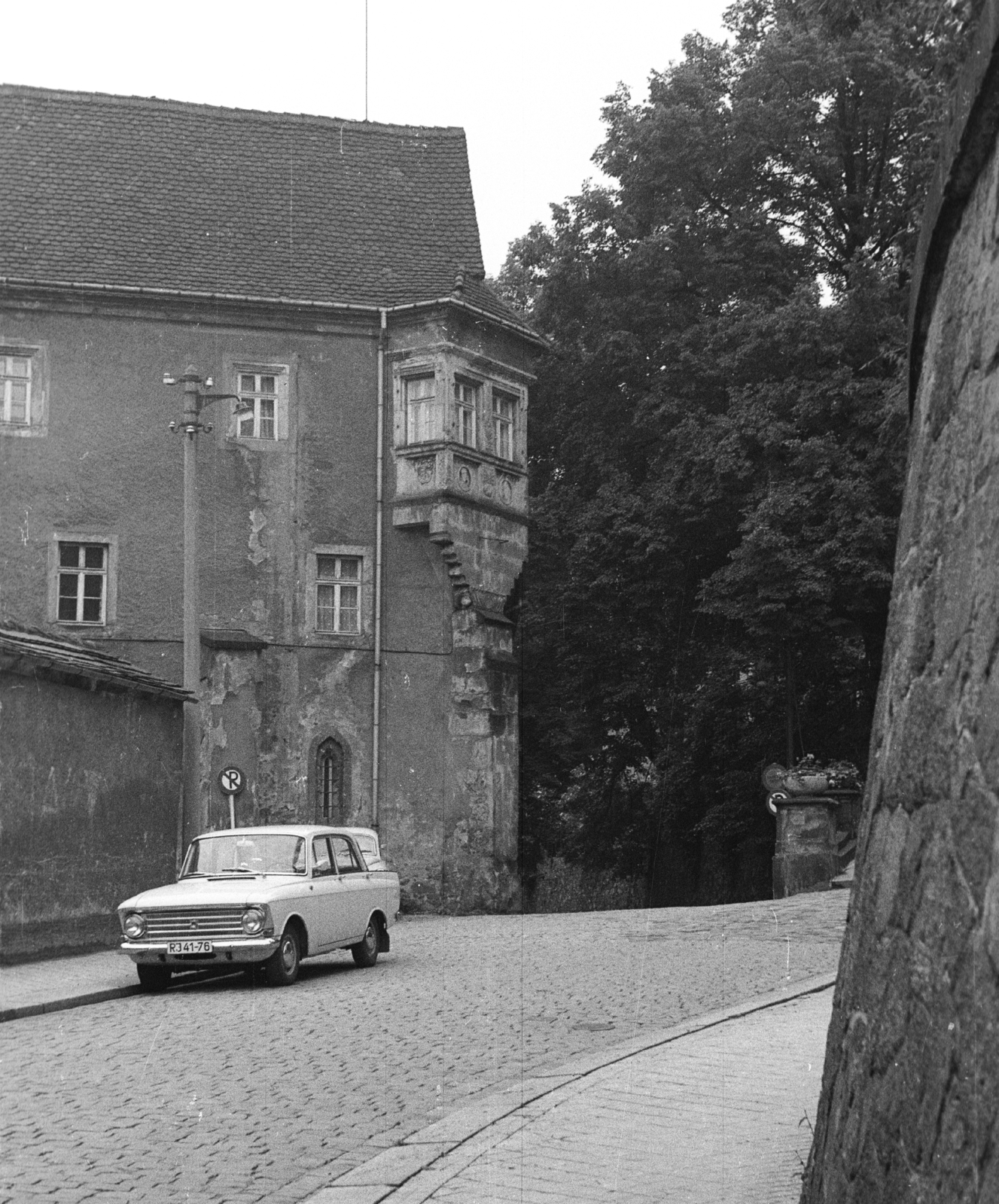 Germany, Meissen, Freiheit 7., 1966, Krasznai Gyula, Soviet brand, street view, Moskvitch-brand, GDR, Fortepan #45964