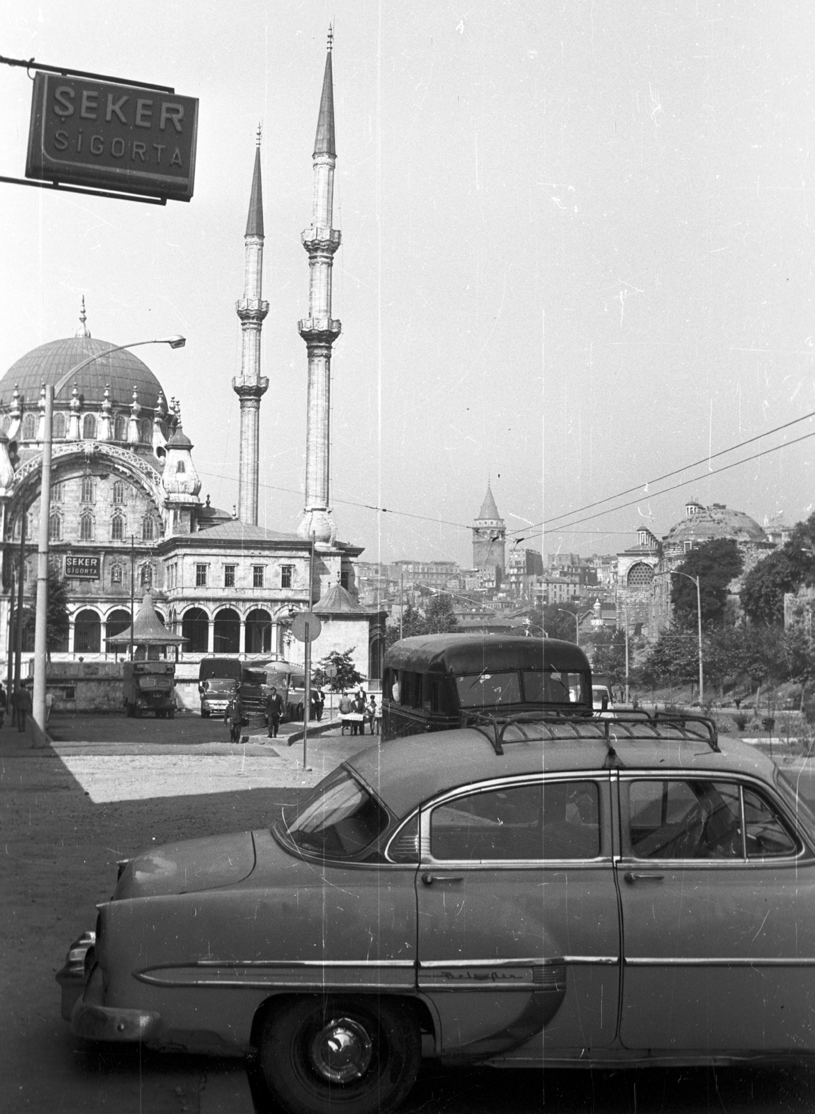 Turkey, Istanbul, Tophane városrész, Nusretiye mecset, háttérben a Galata-torony., 1965, Krasznai Gyula, automobile, mosque, Fortepan #45977