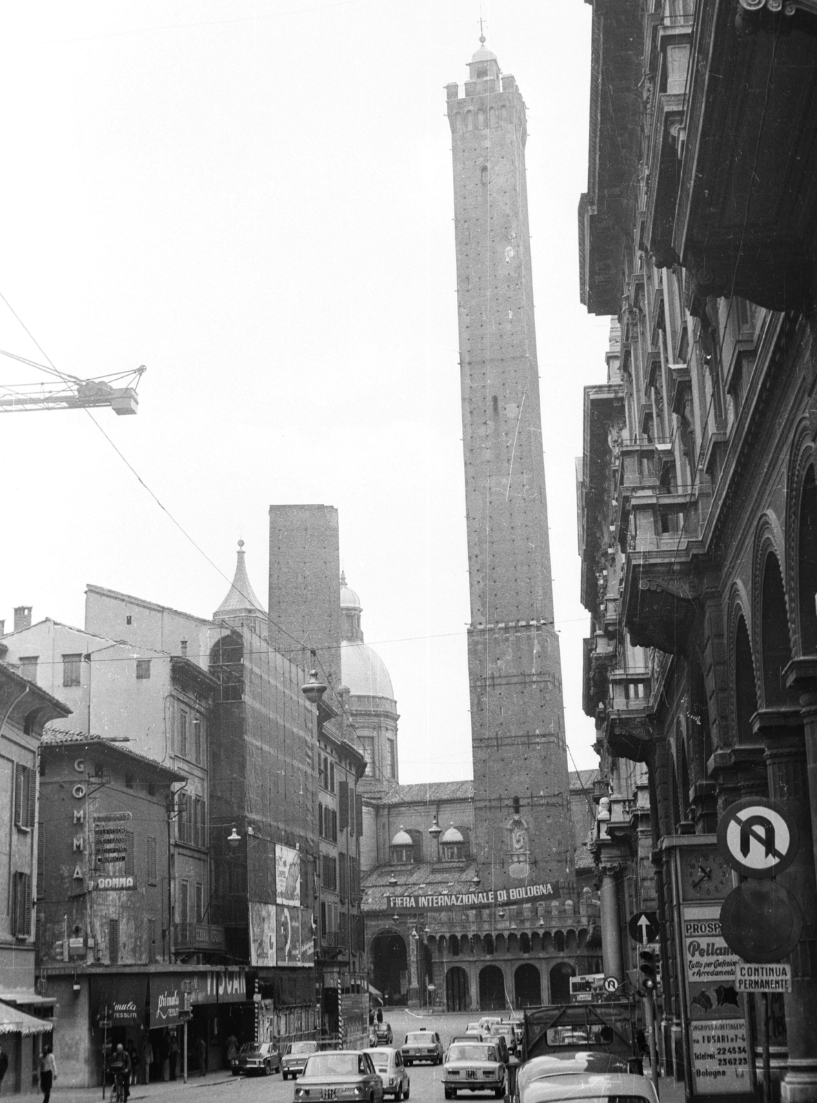 Italy, Bologna, Via Rizzoli, szemben az Asinelli-torony., 1971, Krasznai Gyula, Fortepan #45980