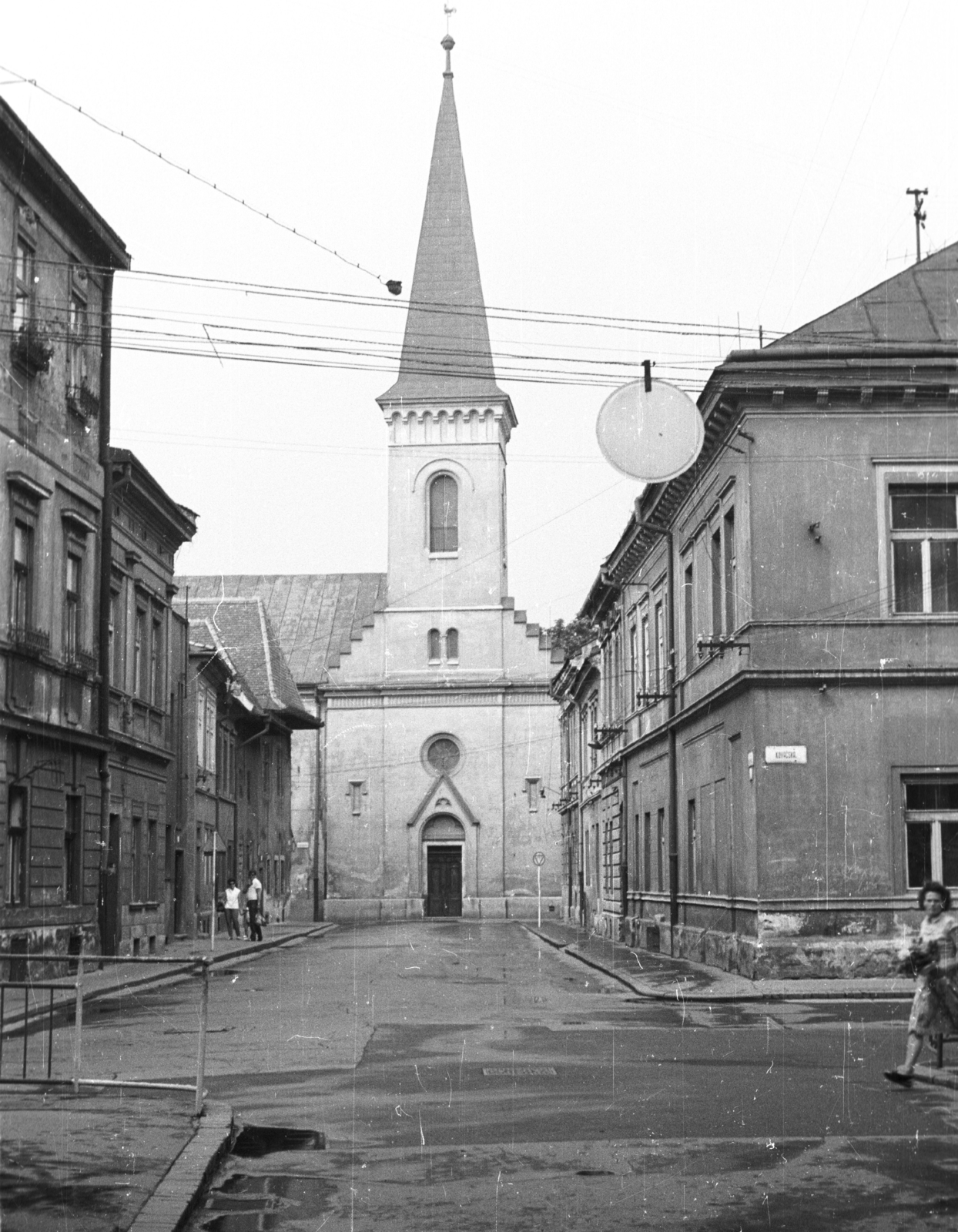 Slovakia, Košice, Univerzitna ulica - Kováčska ulica kereszteződése, szemben a református templom., 1962, Krasznai Gyula, Czechoslovakia, church, street view, street name sign, Fortepan #46011