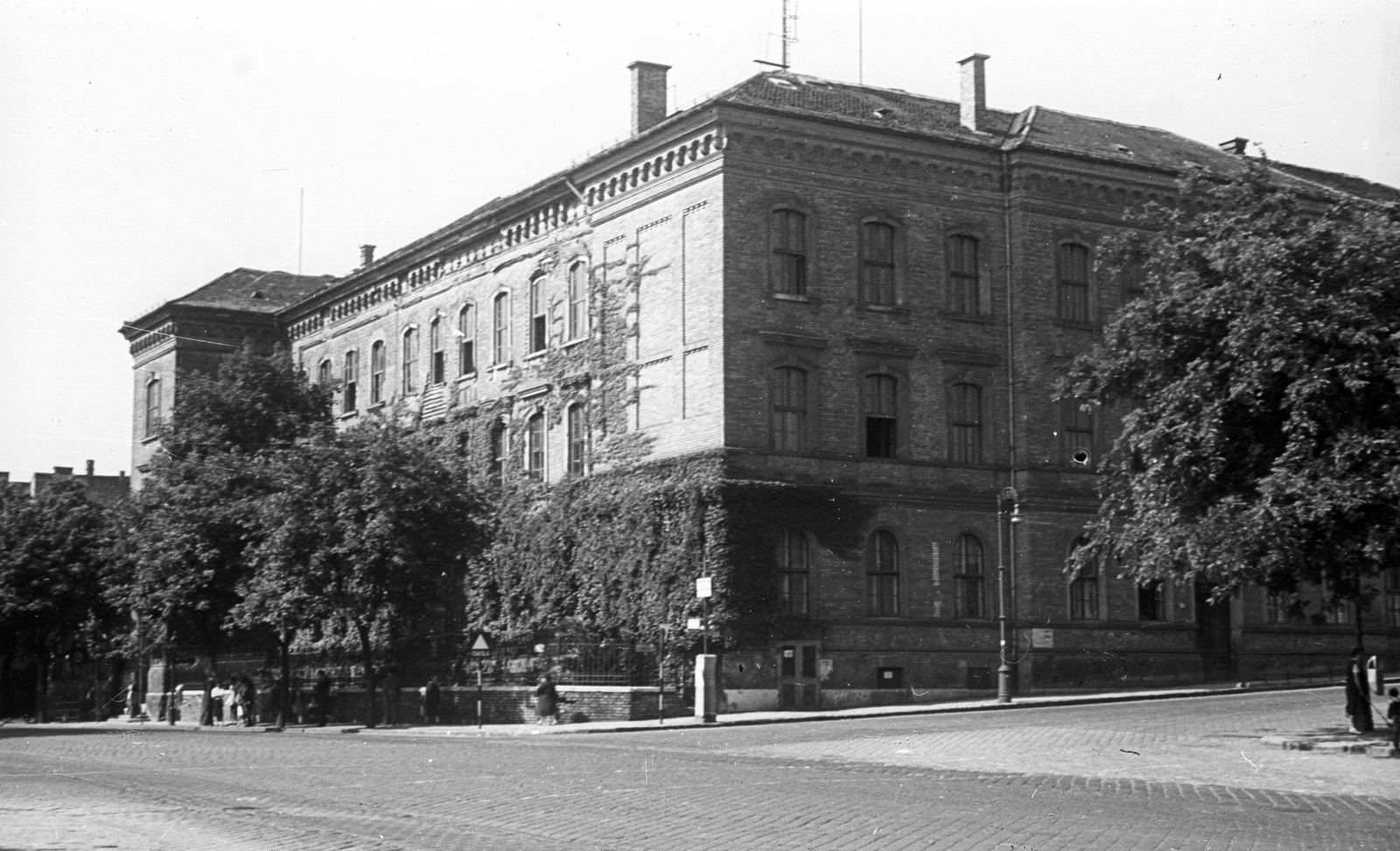 Hungary, Budapest II., Lajos utca 34., Általános iskola., 1956, Lencse Zoltán, school, Budapest, cornerhouse, brick covering, Fortepan #46032