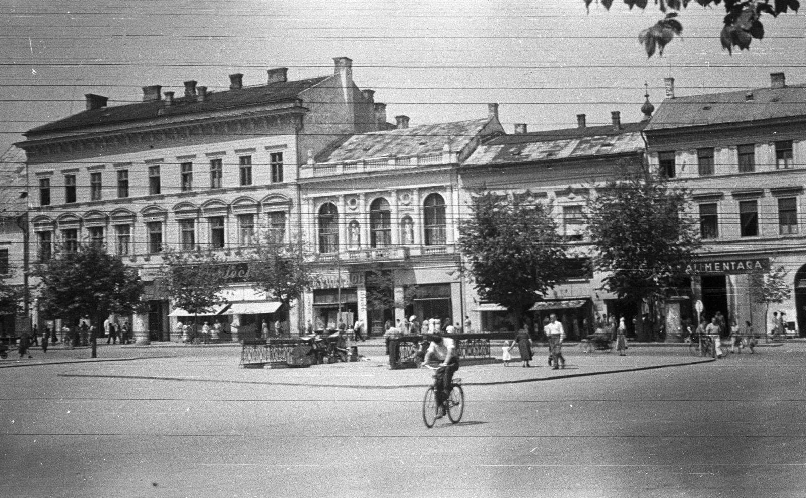 Romania,Transylvania, Cluj-Napoca, Fő tér, bal oldalon a Rucska-ház, ma Magyar konzulátus., 1956, Lencse Zoltán, public building, statue, Fortepan #46073