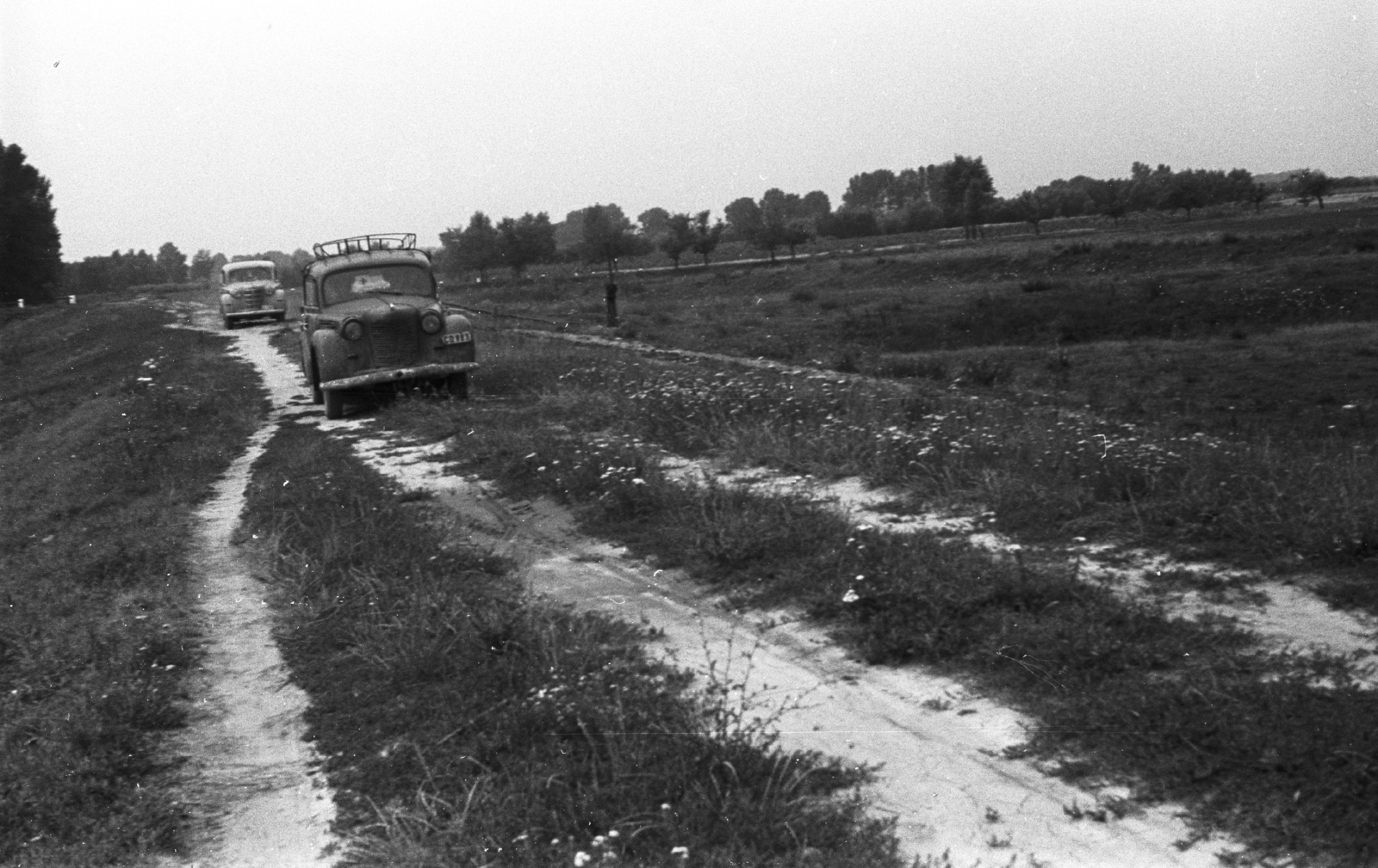 Hungary, Rábca-part., 1957, Lencse Zoltán, Soviet brand, Moskvitch-brand, dirt road, automobile, Fortepan #46099