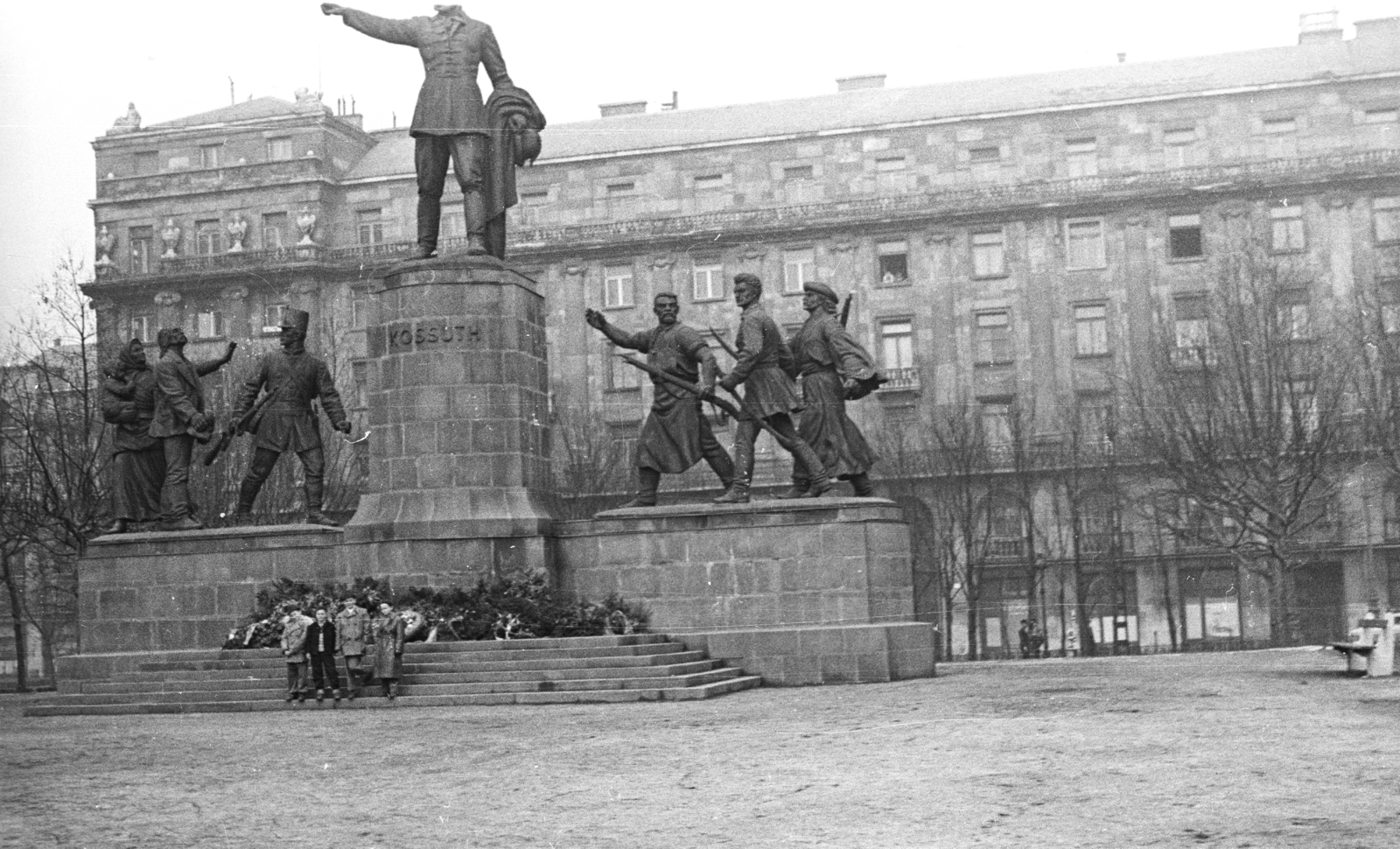 Hungary, Budapest V., Kossuth Lajos tér, Kossuth-szoboregyüttes., 1958, Lencse Zoltán, sculpture, Lajos Kossuth-portrayal, Budapest, Fortepan #46129