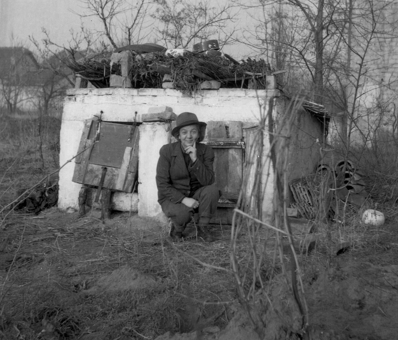 1952, Eperjesi Gyula, portrait, village, woman, pot, hen house, tripe, Fortepan #46152