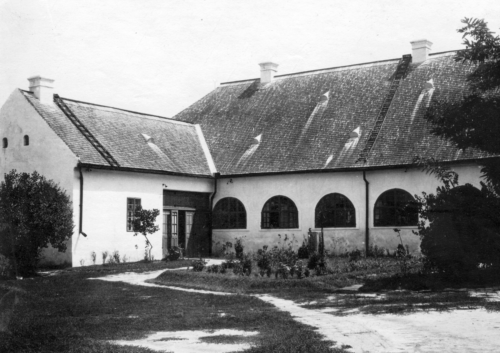 Serbia, Subotica, a Karađorđev put 1. számú ház udvara., 1920, Vojnich Pál, village, garden, yard, porch, Fortepan #46171