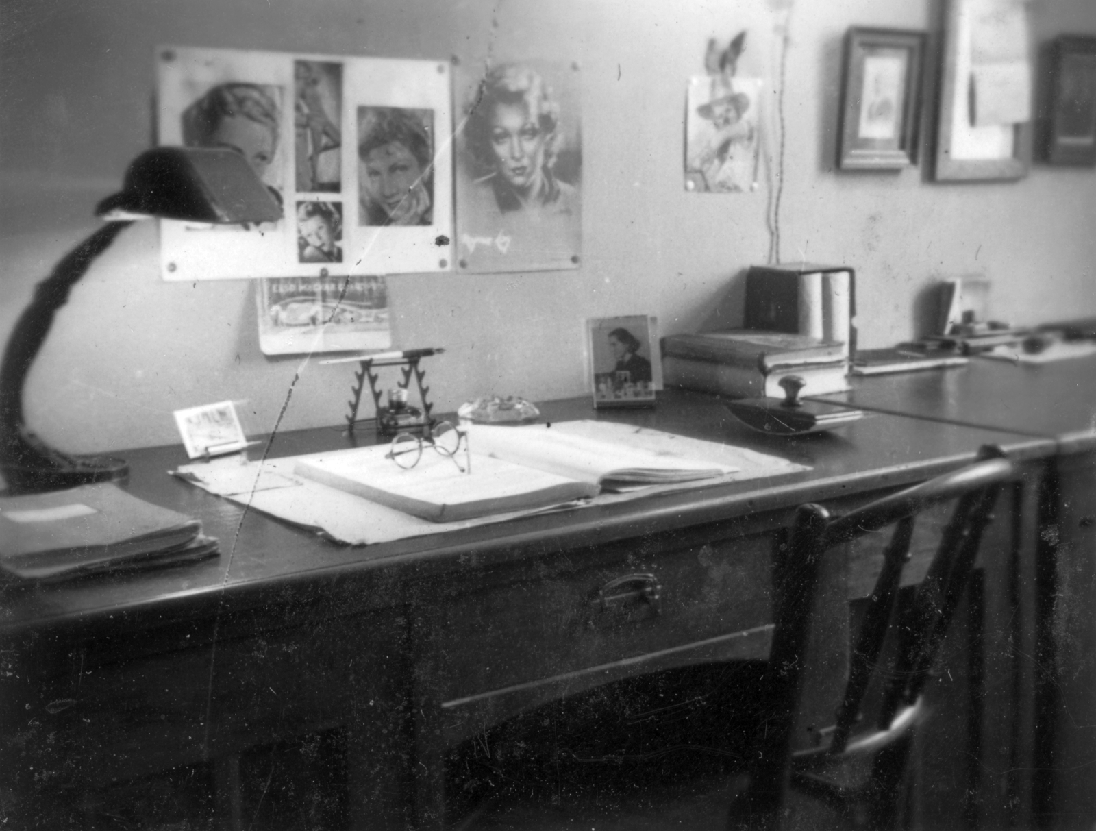 1937, Vojnich Pál, light, desk, glasses, interior, chair, wall picture, blotter, photo in a frame, Fortepan #46216