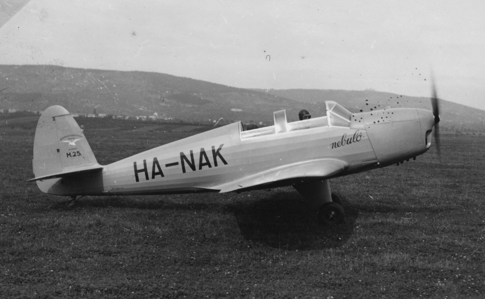 Hungary, Budaörs Airport, Budapest XI., M-25 "Nebuló" sportrepülőgép., 1940, Vojnich Pál, transport, Hungarian brand, airplane, MÁVAG-brand, airport, Budapest, registration mark, Fortepan #46247