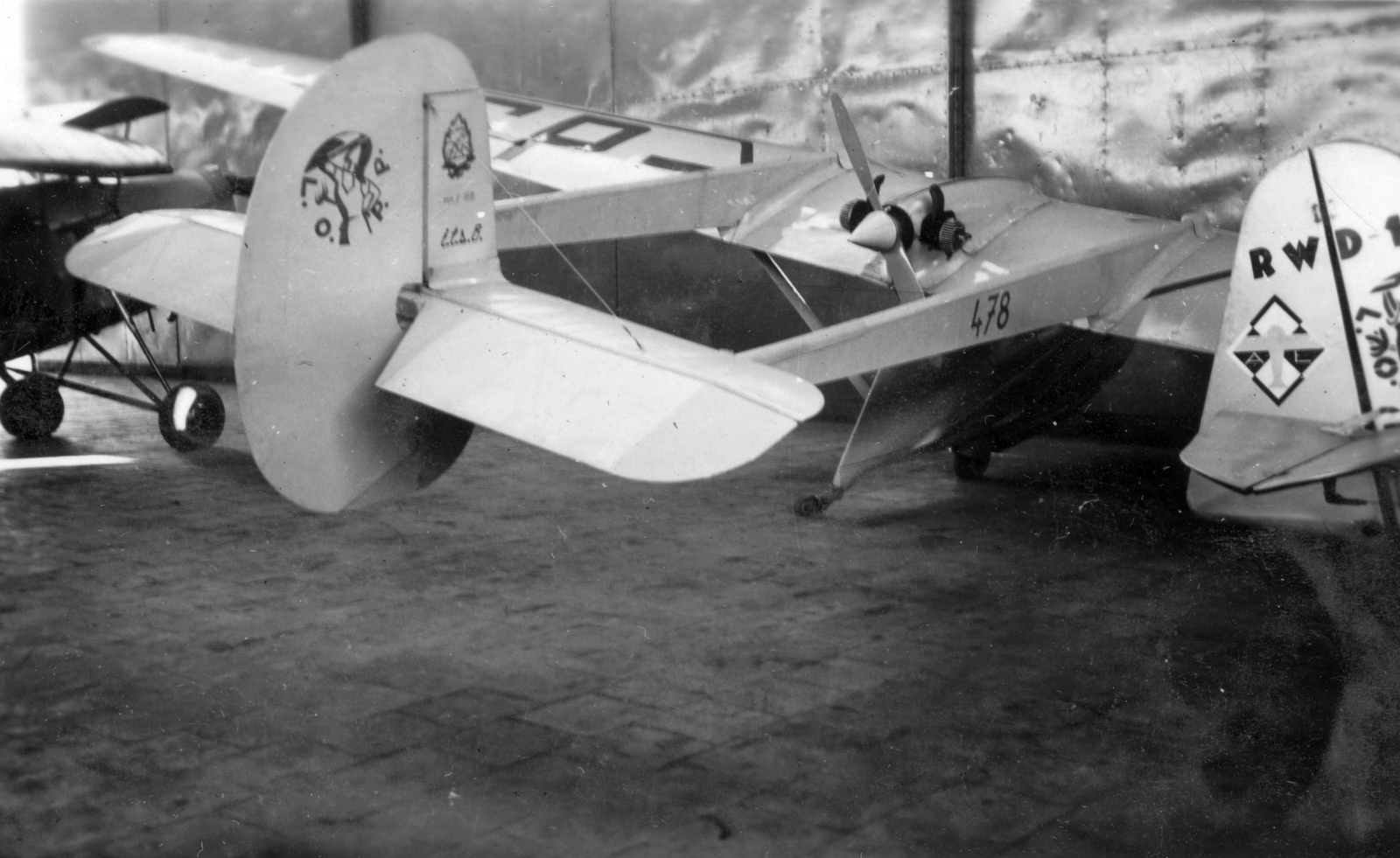 Poland, Wieslaw Stepniewski ITS-8 típusú segédmotoros vitorlázó repülőgépe., 1939, Vojnich Pál, hangar, airport, Polish brand, sailplane, propeller, insignia, Fortepan #46274