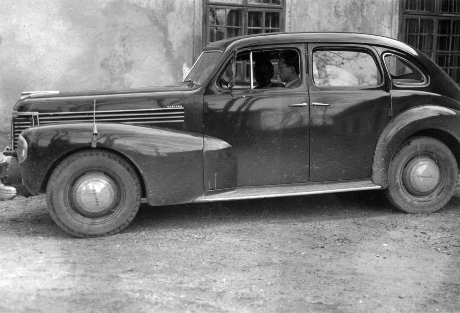 Opel Kapitän típusú személygépkocsi., 1940, Vojnich Pál, German brand, Opel-brand, automobile, Fortepan #46305