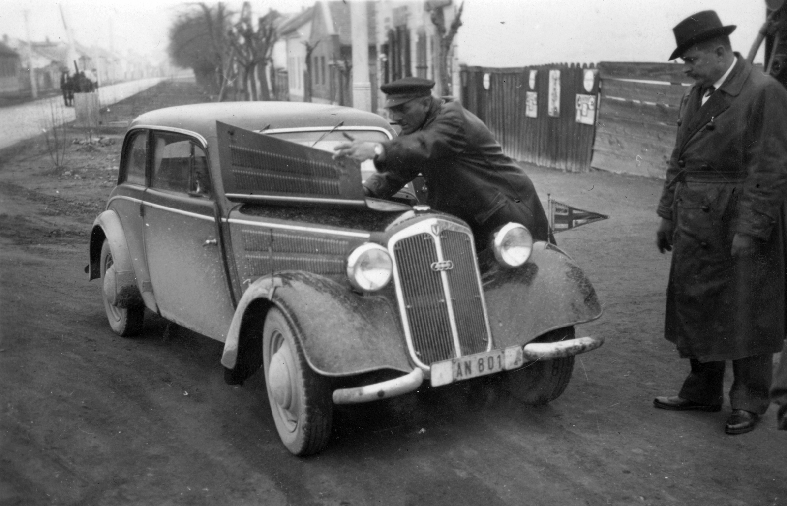 1940, Vojnich Pál, német gyártmány, utcakép, DKW-márka, tányérsapka, automobil, rendszám, Fortepan #46306