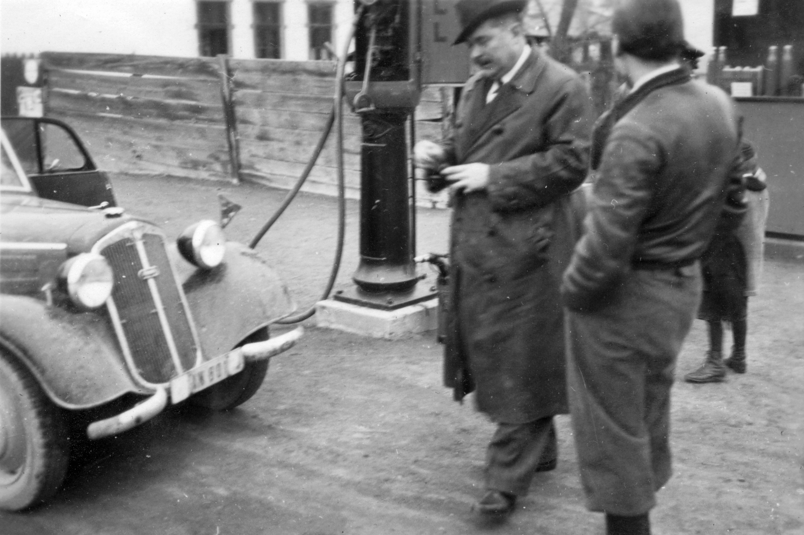 1940, Vojnich Pál, hat, German brand, DKW-brand, gas station, breech, automobile, fueling, Fortepan #46307