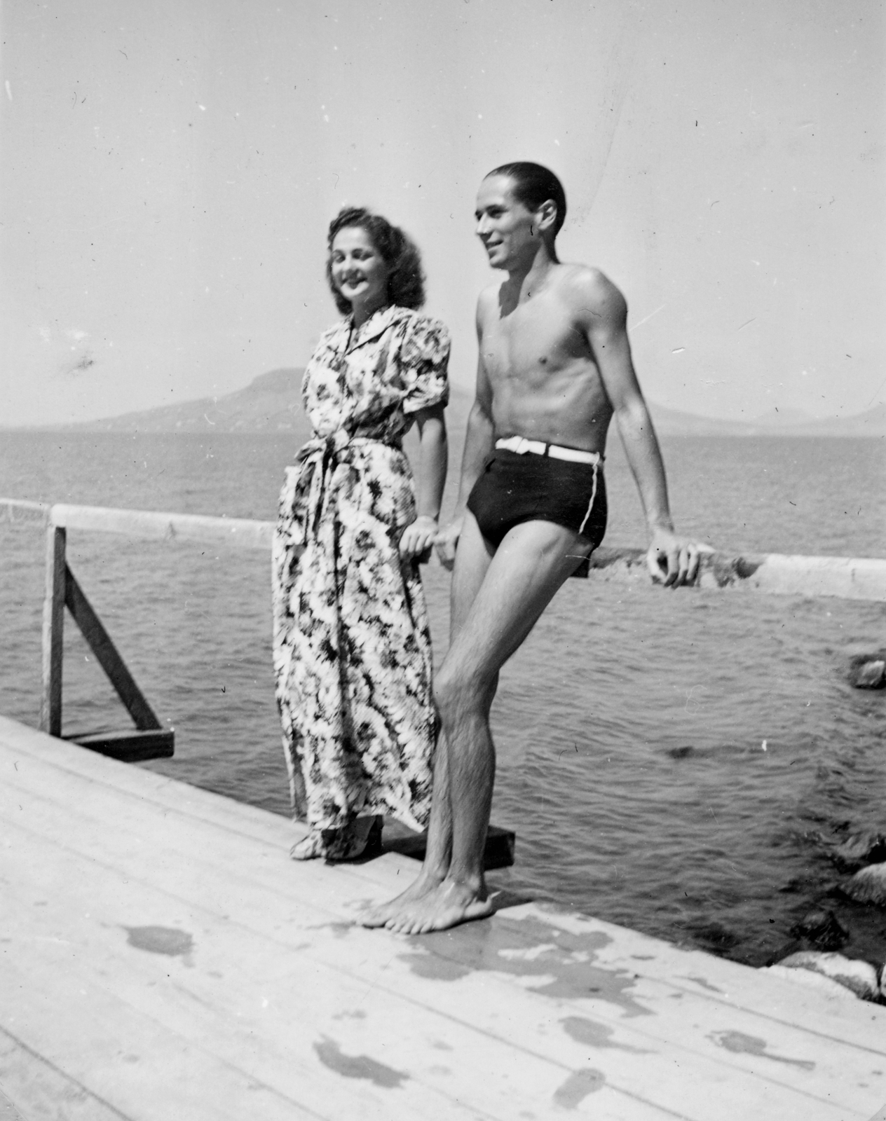 Hungary,Lake Balaton, 1940, Vojnich Pál, bathing suit, pier, shore, double portrait, Fortepan #46309