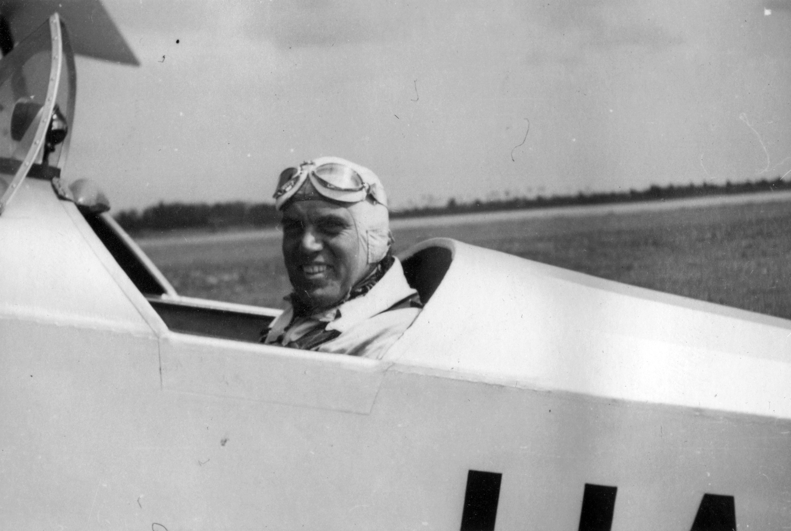 Hungary, Érd, repülőtér, Bánhidi Antal által tervezett Gerle-14 típusú repülőgép., 1940, Vojnich Pál, Hungarian brand, pilot, airplane, airport, Antal Bánhidi design, Fortepan #46340