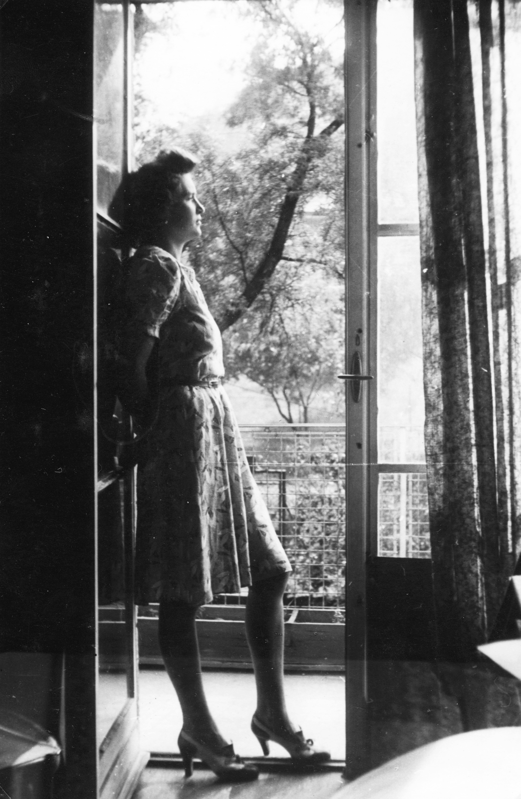 1941, Vojnich Pál, portrait, fashion, terrace, door, lady, summer dresses, hands behind the back, standing in door, backlight, Fortepan #46353
