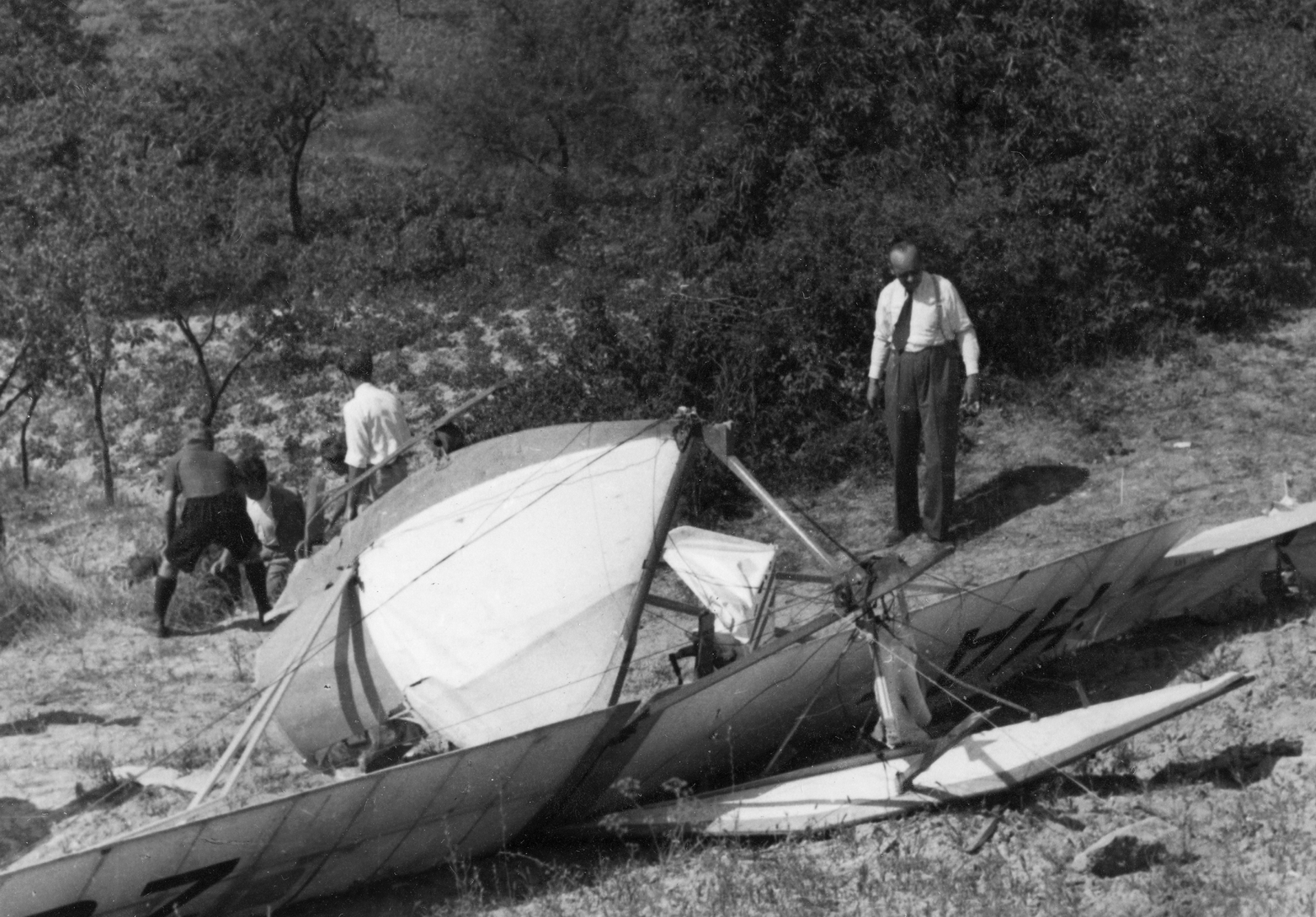 Rubik R-07b Vöcsök típusú vitorlázó repülőgép., 1941, Vojnich Pál, Hungarian brand, accident, genre painting, wreck, sailplane, Fortepan #46356