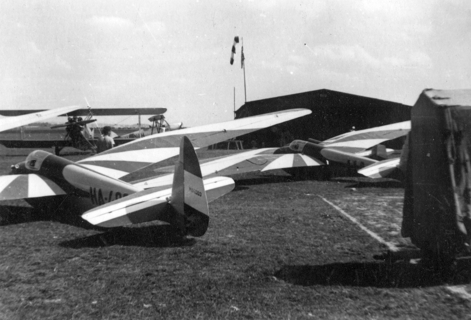 Hungary, Érd, repülőtér, Jancsó-Szokolay M-22 típusú vitorlázó repülőgépek., 1941, Vojnich Pál, Hungarian brand, airplane, airport, sailplane, Fortepan #46361