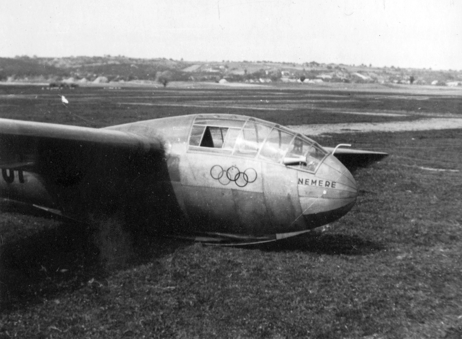Hungary, Érd, Rotter Lajos saját tervezésű "Nemere" típusú vitorlázó repülőgépe, amivel 1936-ban megnyerte a Berlini Olimpia bemutató versenyét., 1941, Vojnich Pál, Hungarian brand, Olympics, sailplane, olympic symbols, Fortepan #46362