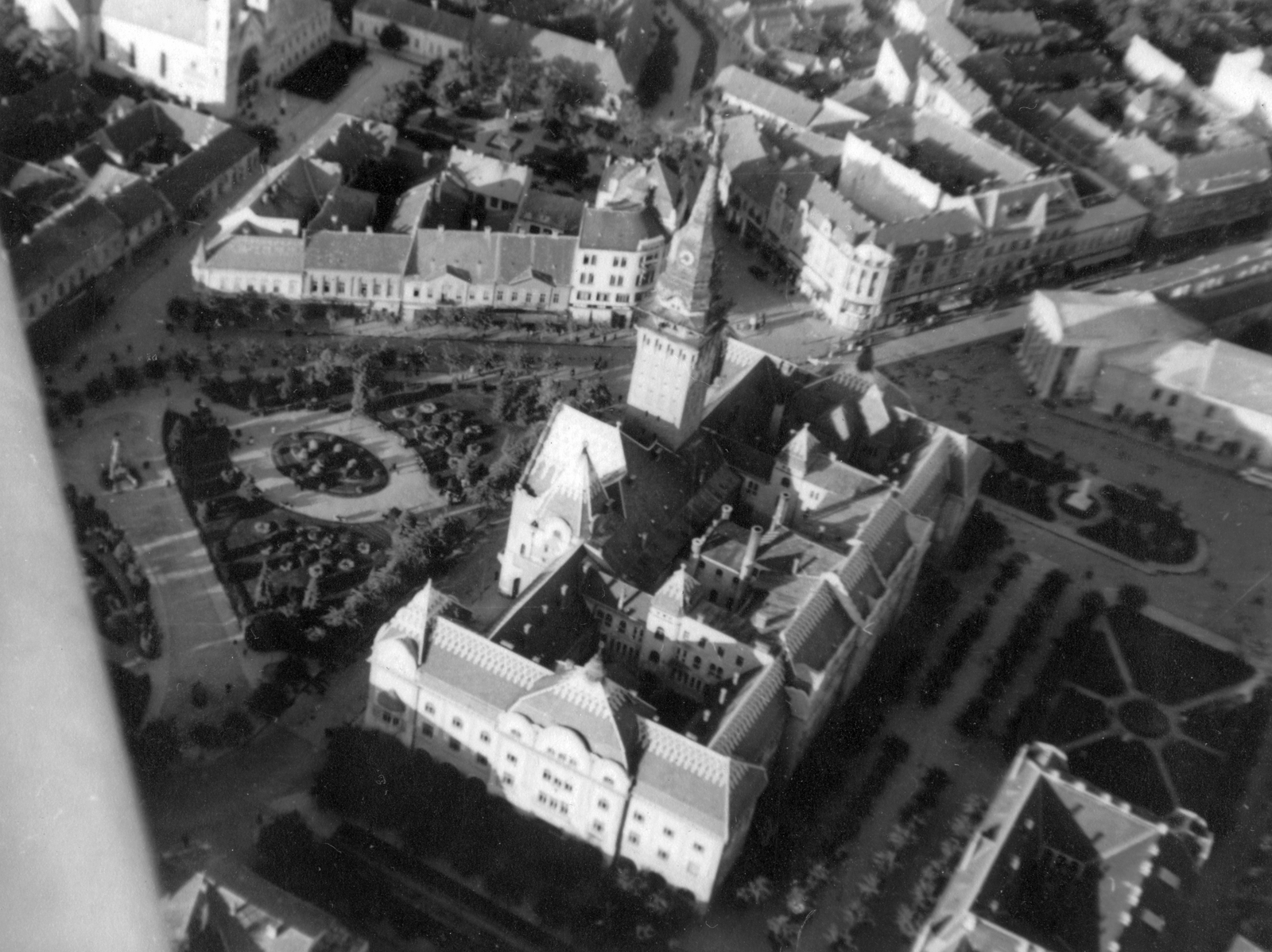 Serbia, Subotica, légifotó a Városházával., 1941, Vojnich Pál, national theater, aerial photo, Marcell Komor-design, bird's eye view, Dezső Jakab-design, János Skultéti-design, Fortepan #46374