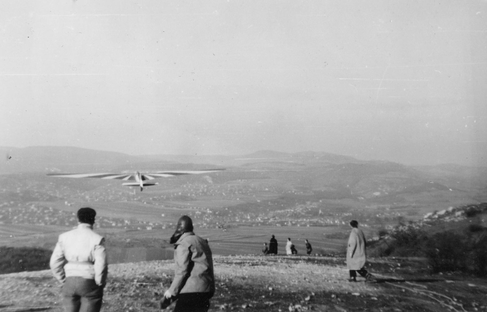 Hungary, Hármashatárhegy Airport, Budapest II., háttérben Pesthidegkút. Gumiköteles indítás. Jancsó-Szokolay M-22 típusú vitorlázó repülőgép., 1941, Vojnich Pál, Hungarian brand, airplane, airport, sailplane, Budapest, Fortepan #46393