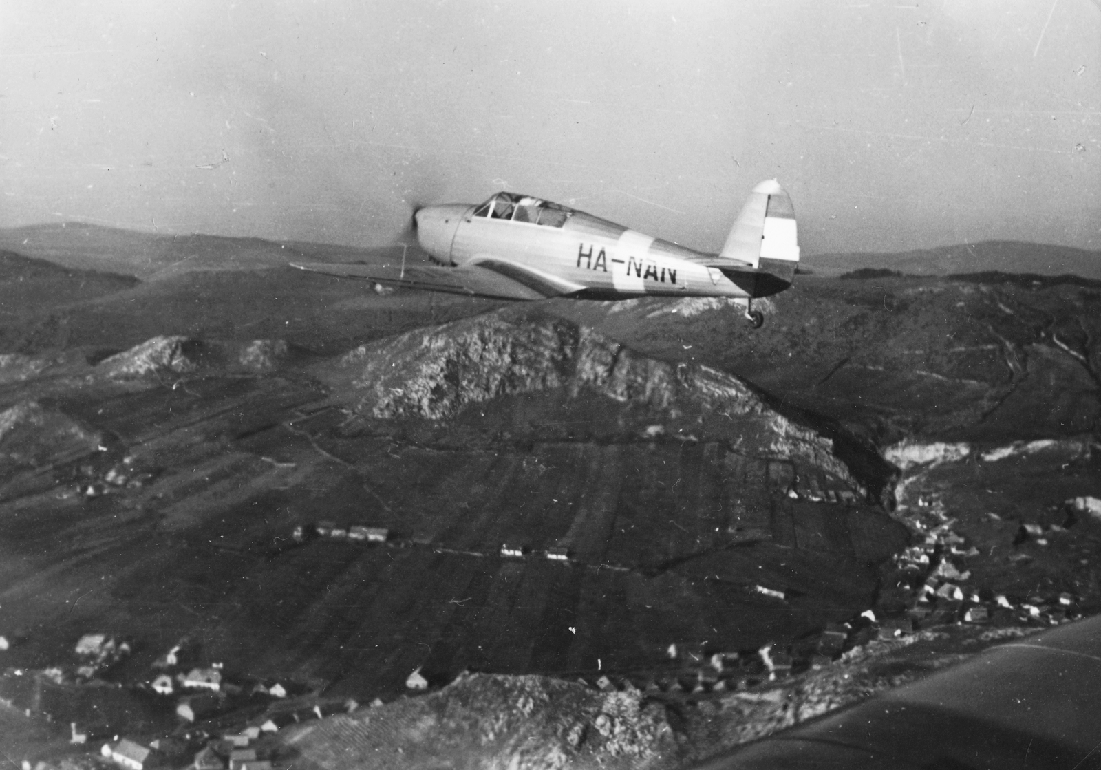 Hungary, Jancsó-Szegedy M-24 típusú repülőgép Budaörs felett., 1941, Vojnich Pál, transport, Hungarian brand, aerial photo, airplane, Royal Hungarian Air Force, Szegedy-brand, bird's eye view, Fortepan #46399