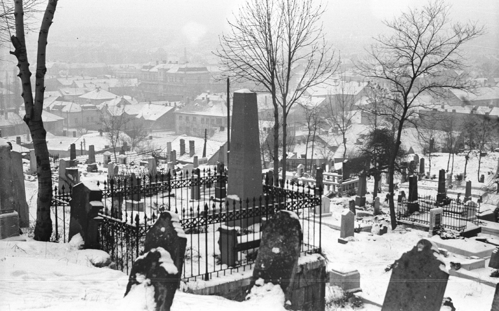 Magyarország, Miskolc, avasi református temető, kilátás a városra., 1963, Mészáros Zoltán, tél, hó, temető, Fortepan #46421