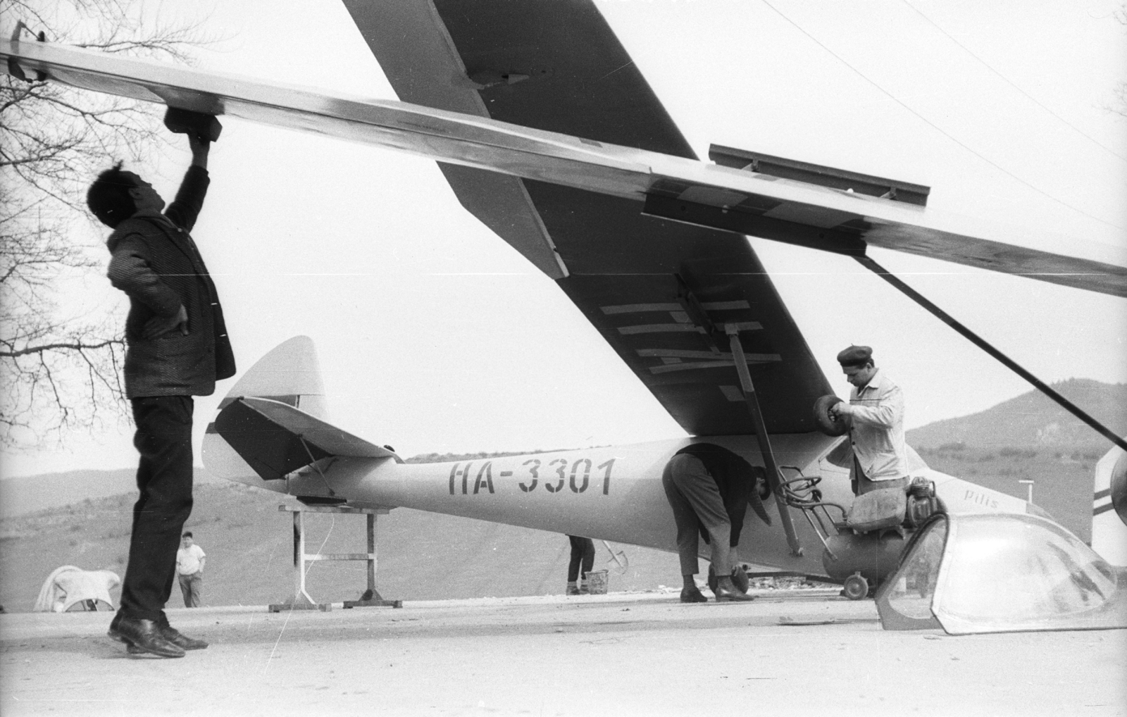 Hungary, Hármashatárhegy Airport, Budapest II., Rubik B-2 Pilis vitorlázó repülőgép., 1964, Mészáros Zoltán, Hungarian brand, airplane, sailplane, Budapest, Fortepan #46460