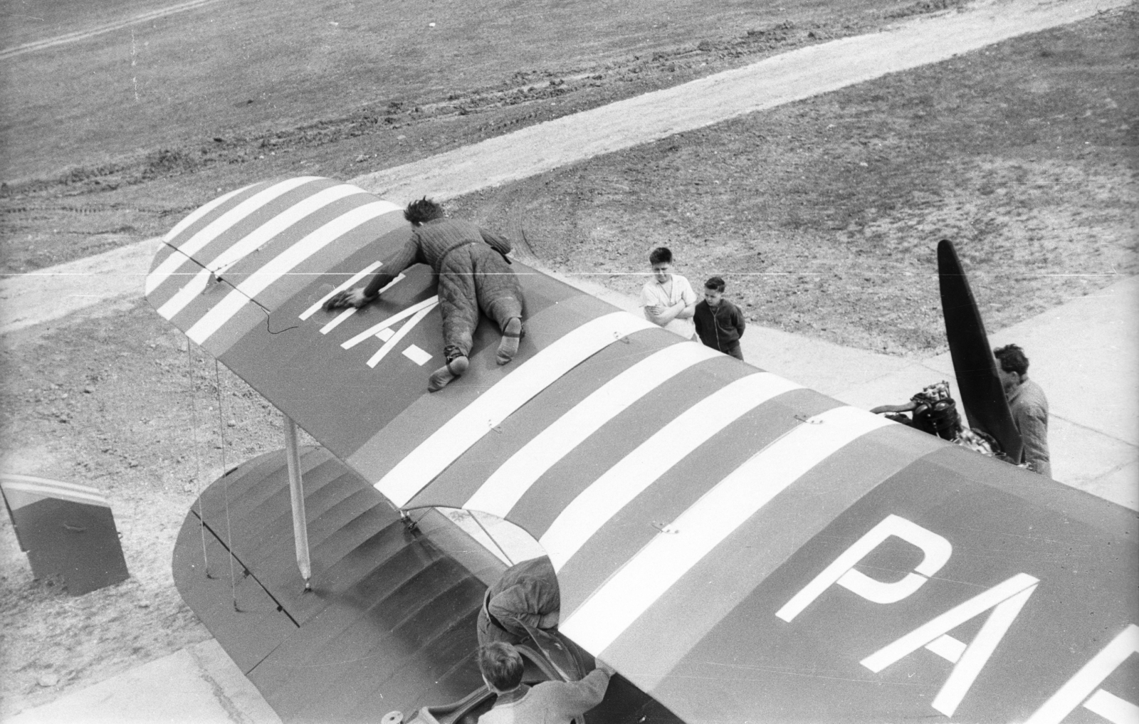 Hungary, Hármashatárhegy Airport, Budapest II., Polikarpov Po-2 típusú repülőgép., 1964, Mészáros Zoltán, Soviet brand, airplane, airport, Polikarpov-brand, Budapest, Fortepan #46463