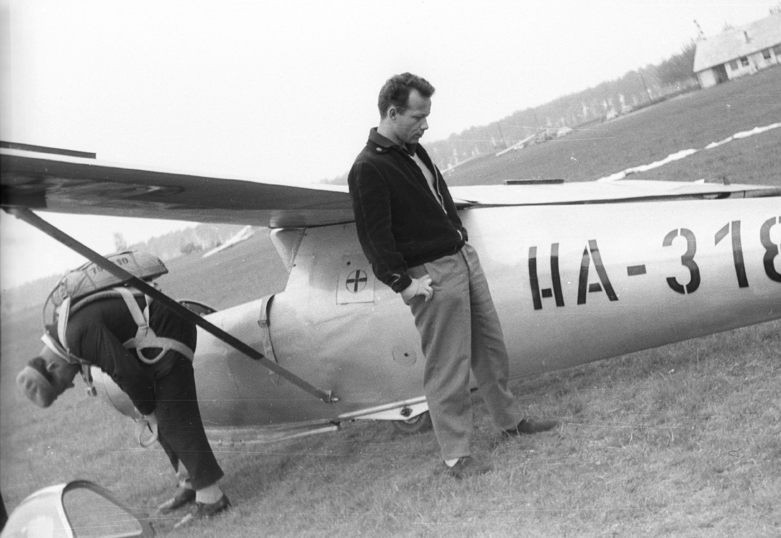 Hungary, Hármashatárhegy Airport, Budapest II., Rubik R-08d Pilis vitorlázó repülőgép., 1964, Mészáros Zoltán, Hungarian brand, pilot, airplane, airport, sailplane, parachute, Budapest, Fortepan #46477