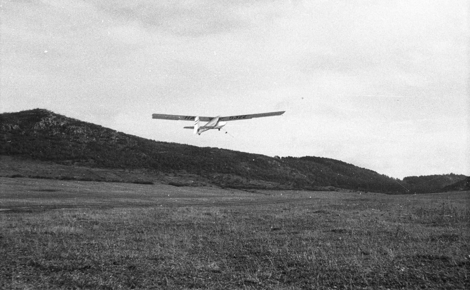 Hungary, Hármashatárhegy Airport, Budapest II., Rubik R-26S Góbé vitorlázó repülőgép, háttérben az Újlaki-hegy., 1964, Mészáros Zoltán, Budapest, Fortepan #46502