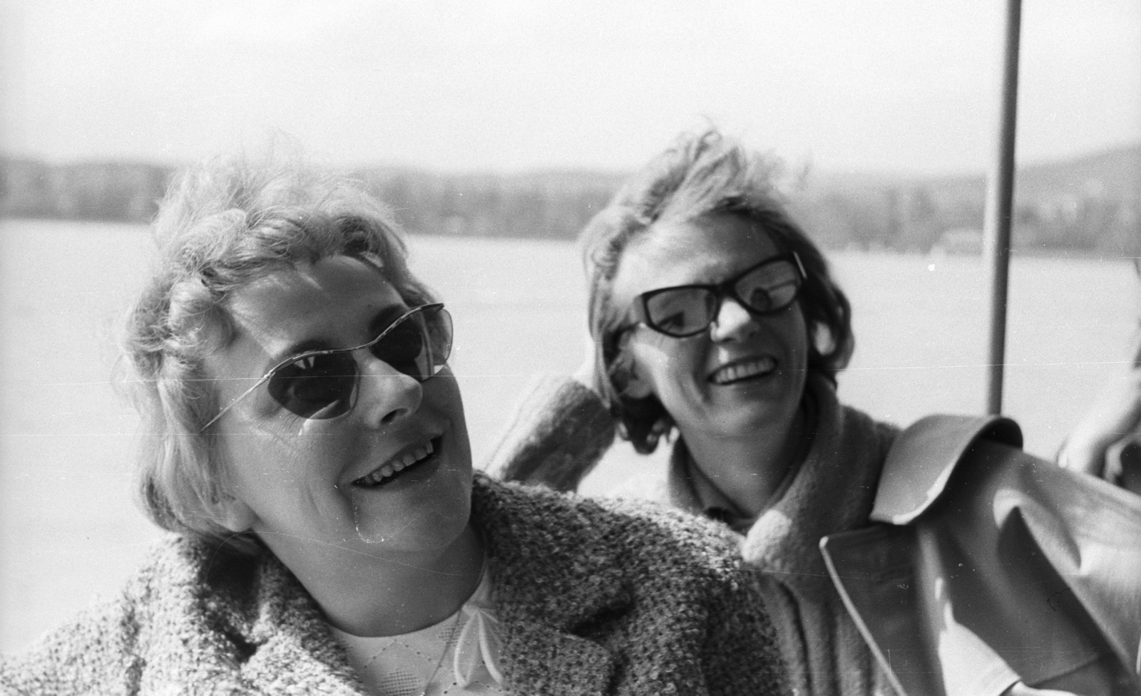 Hungary,Lake Balaton, 1966, Mészáros Zoltán, smile, shades, Fortepan #46554