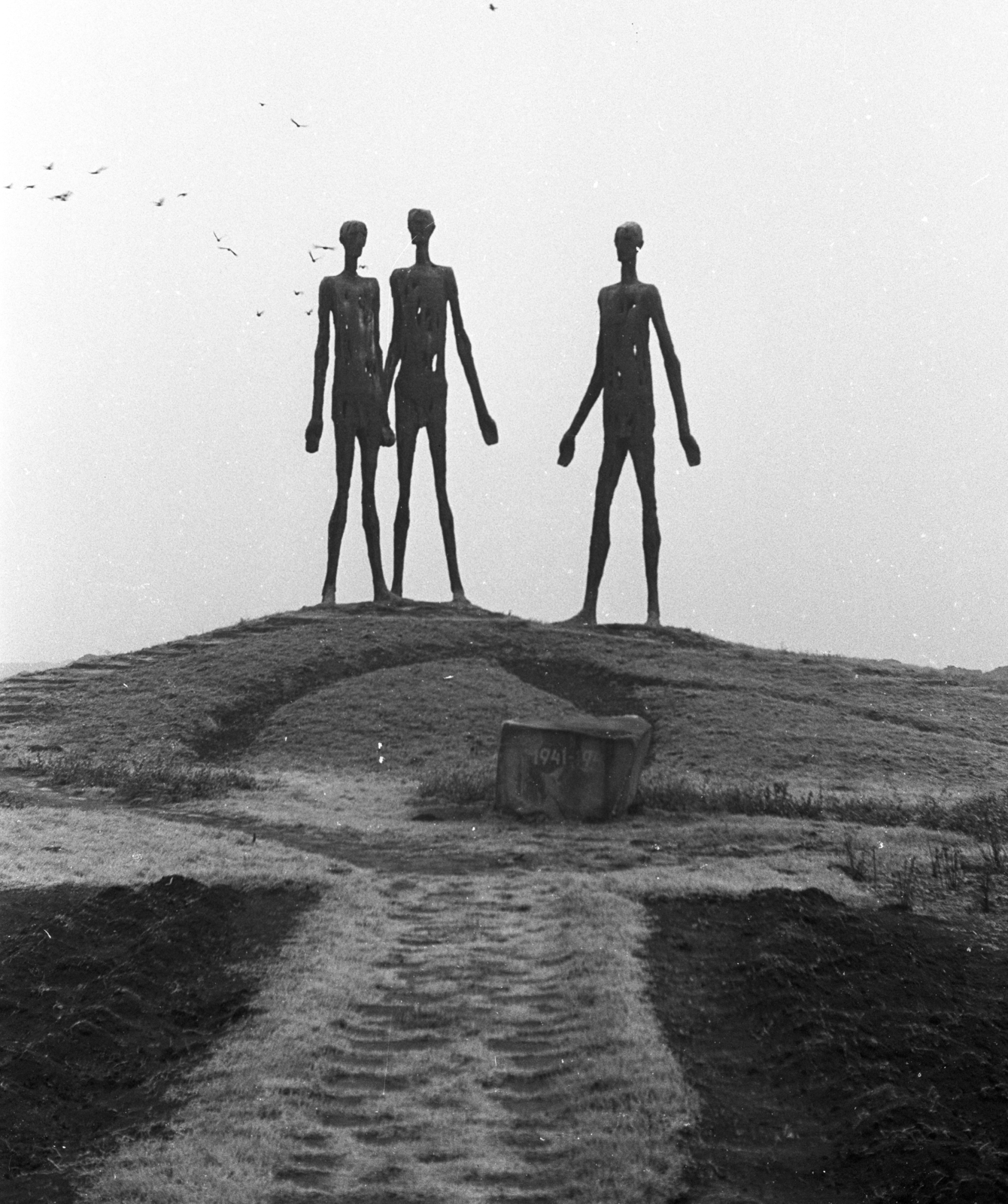 Serbia, Žabalj, újvidéki vérengzés áldozatainak emlékműve., 1968, Mészáros Zoltán, Yugoslavia, monument, Fortepan #46670