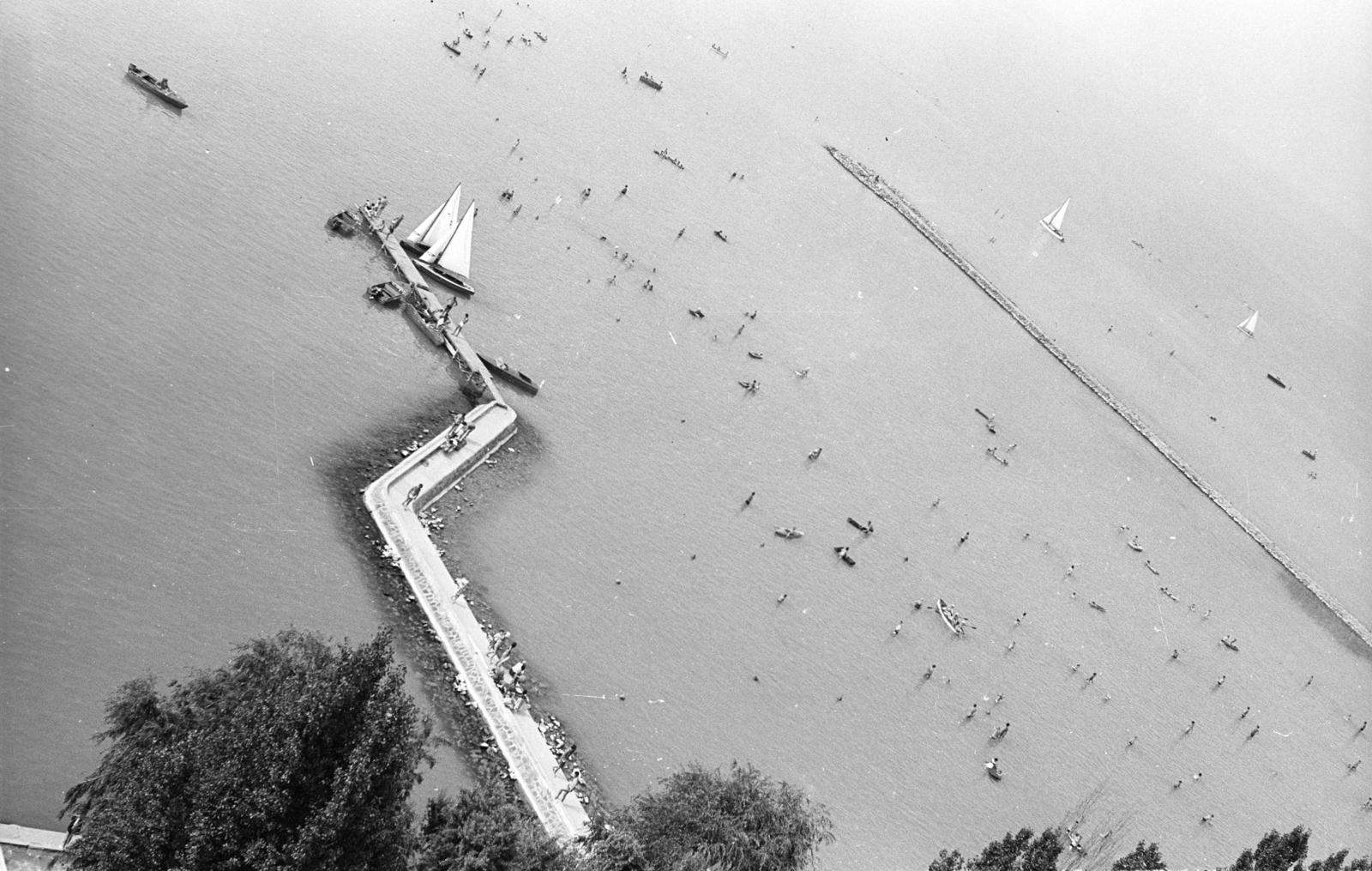 Hungary,Lake Balaton, Siófok, kilátás az Európa szállóból., 1968, Mészáros Zoltán, sailboat, bathing, summer, boat, pier, Fortepan #46687