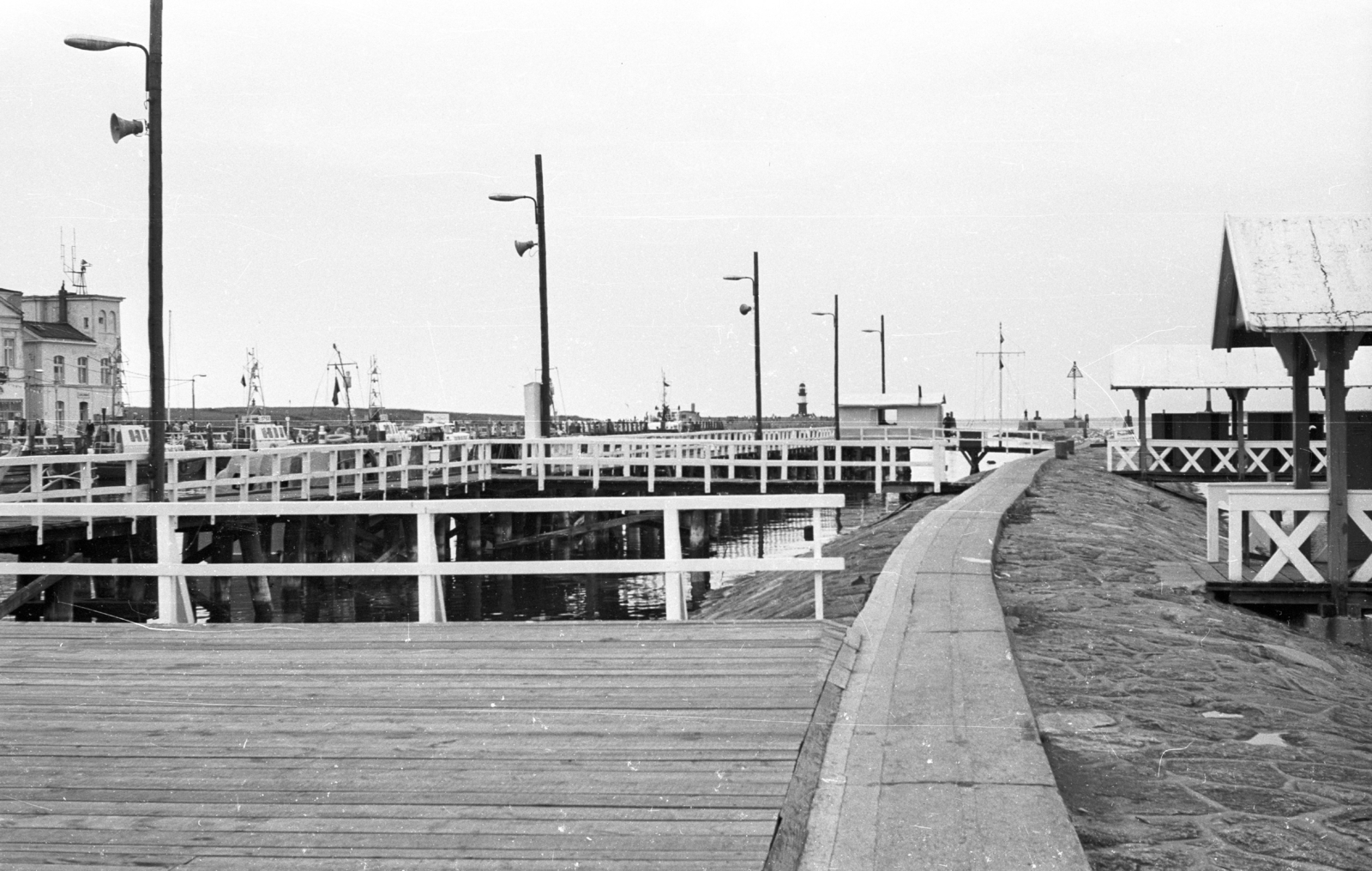 Németország, Warnemünde, Rostock, az Alter Strom kikötő., 1970, Mészáros Zoltán, NDK, lámpaoszlop, hangszóró, Fortepan #46713