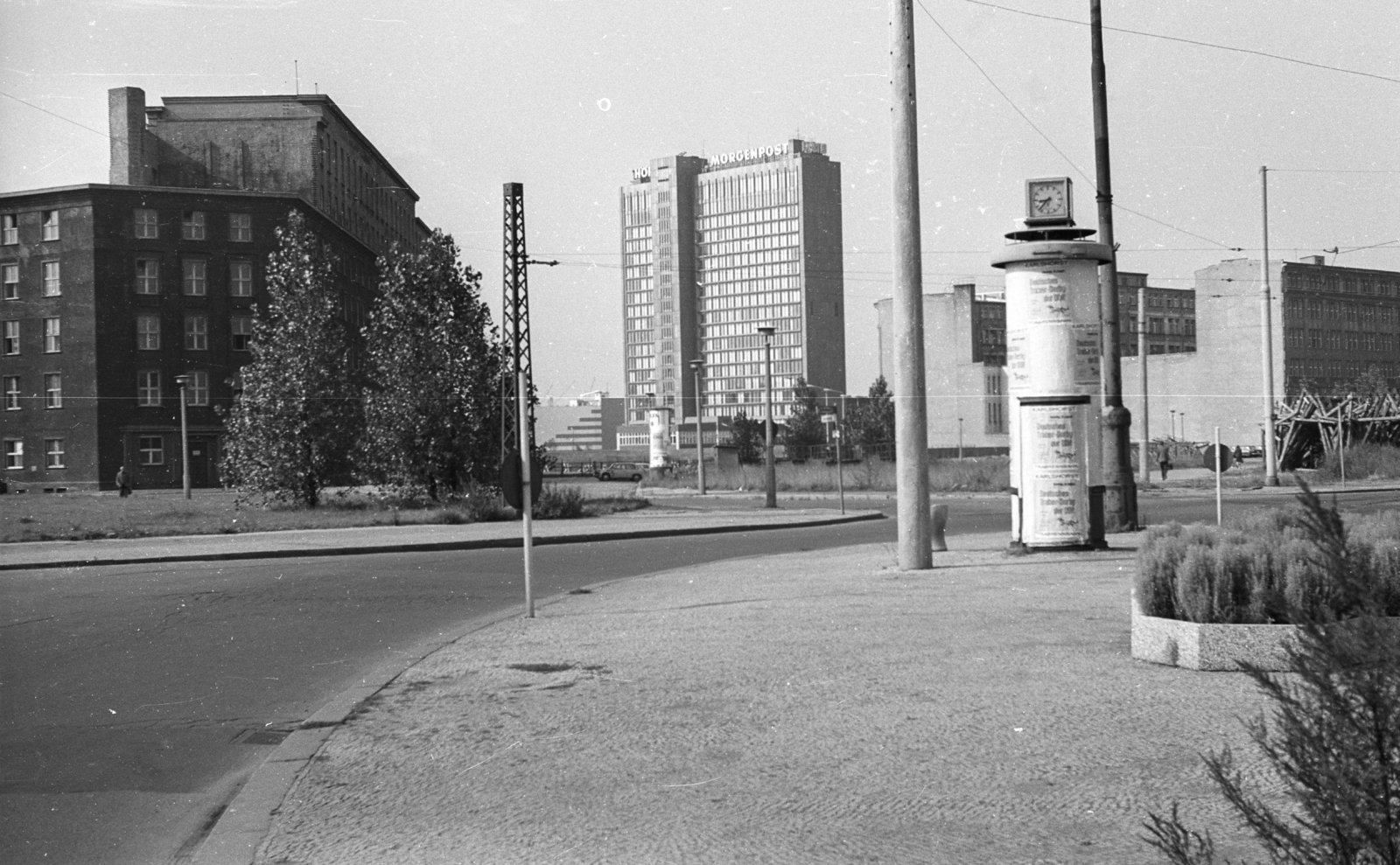 Németország, Berlin, Axel-Springer-Strasse a berlini fal felé nézve, szemben Nyugat-Berlin., 1970, Mészáros Zoltán, NDK, Kelet-Berlin, Nyugat-Berlin, Berlini fal, Fortepan #46722