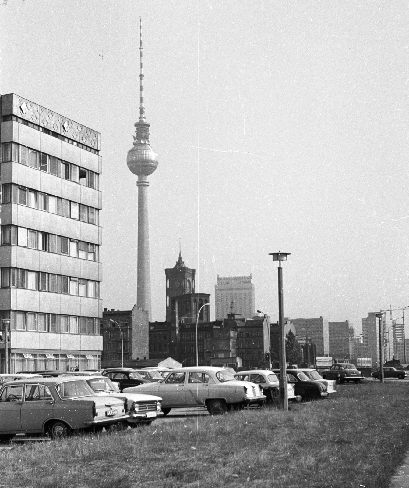 Németország, Berlin, Petriplatz a TV torony felé nézve., 1970, Mészáros Zoltán, tévétorony, NDK, Kelet-Berlin, Hermann Henselmann-terv, Fortepan #46723