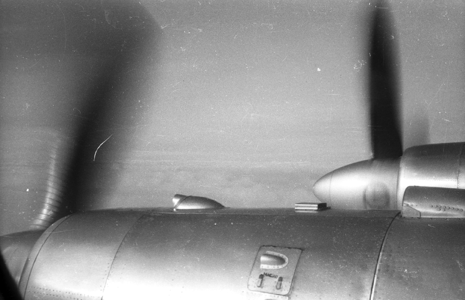 IL-18-as személyszállító repülőgép hajtóműve., 1970, Mészáros Zoltán, szovjet gyártmány, repülés, repülőgép, Iljusin-márka, MALÉV légitársaság, Iljusin IL-18, Fortepan #46734