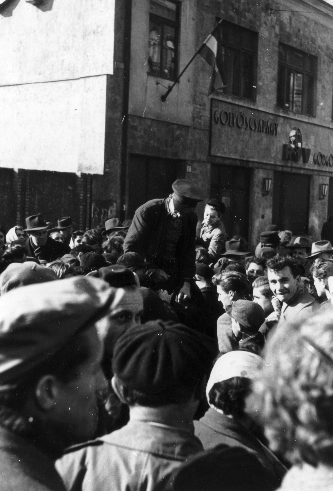 Magyarország, Budapest VII., Akácfa utca a Rákóczi út sarkáról nézve., 1956, Pesti Srác2, forradalom, Budapest, Fortepan #46748