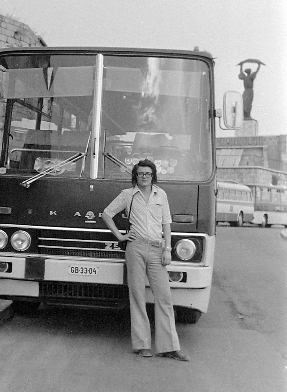Hungary, Budapest XI., 1976, Fortepan, bus, Hungarian brand, monument, Ikarus-brand, number plate, Budapest, Fortepan #4678