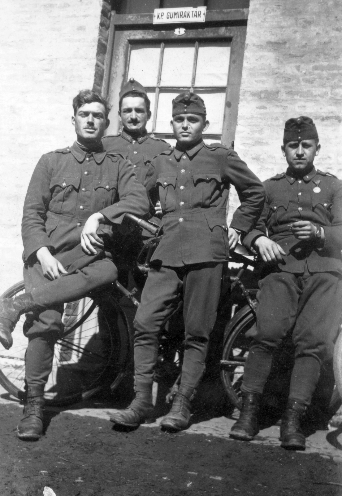 1940, Csorba Dániel, bicycle, sunshine, uniform, tableau, second World War, medal, Weiss Manfréd-brand, board, Fortepan #46802