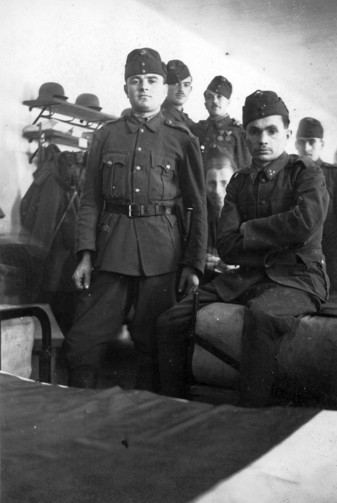 1940, Csorba Dániel, barrack, soldier, arms crossed over the chest, "Bocskai" side cap, Fortepan #46837