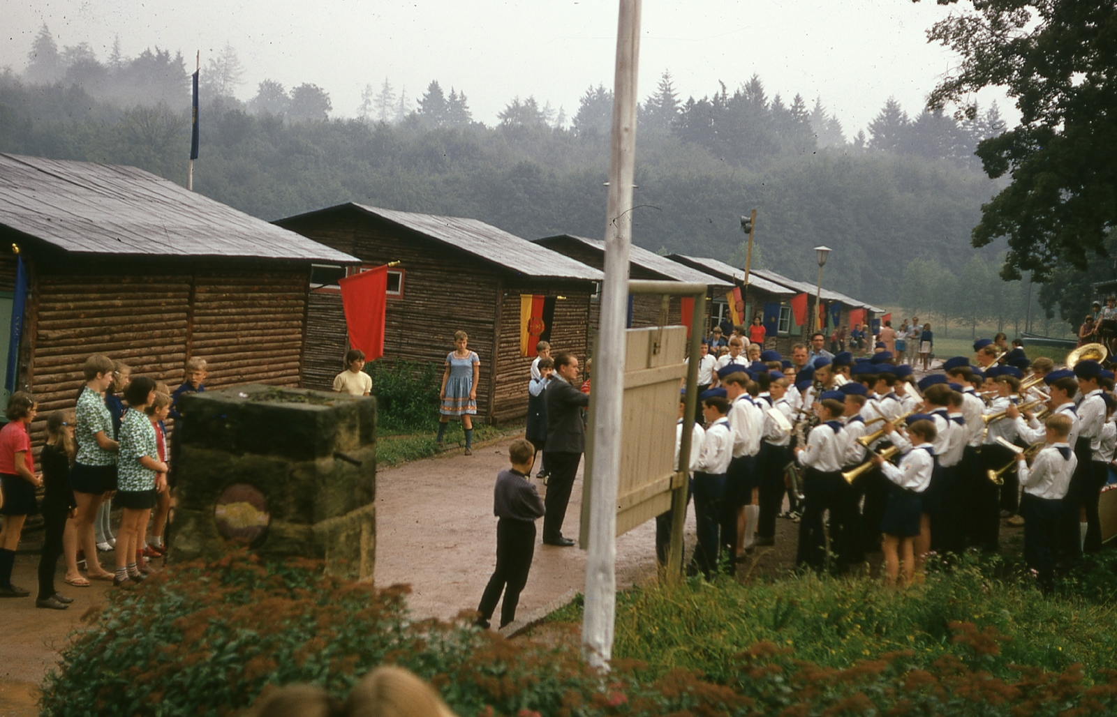 Germany, Eisenach, Wilhelmsthal, Maxim Gorki Pionierlager (Maxim Gorkij úttörőtábor)., 1970, Gwen Jones, pioneer, colorful, flag, GDR, wind band, wooden cottage, Young Pioneer camp, Fortepan #46838