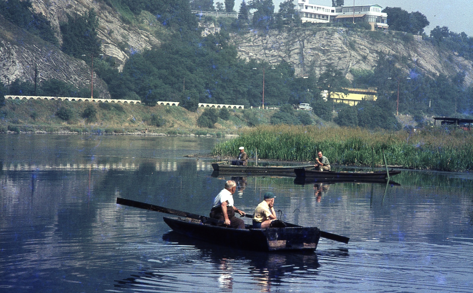 Czech Republik, Prague, Moldva (Vltava) a Barrandov városrésznél., 1968, Gwen Jones, Czechoslovakia, swimming pool, colorful, water surface, restaurant, terrace, fishing, boat, lookout, Functionalism, Max Urban-design, Václav Kolátor-design, Fortepan #46906