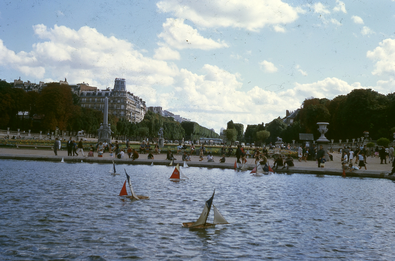 Franciaország, Párizs, Luxembourg-kert., 1966, Gwen Jones, színes, hajómodell, Fortepan #46908