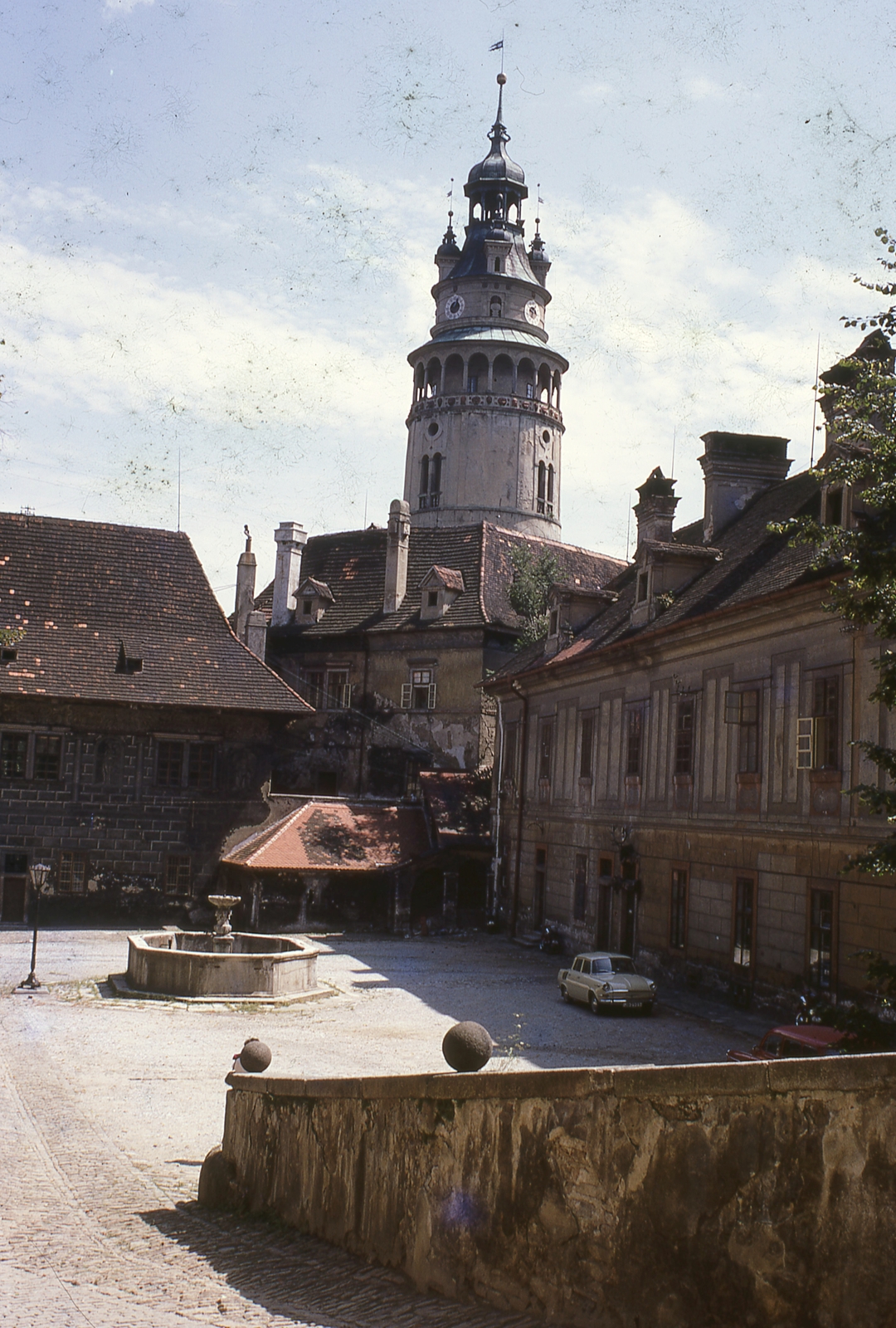 Czech Republik, Český Krumlov, 1966, Gwen Jones, Czechoslovakia, church, colorful, street view, Fortepan #46910