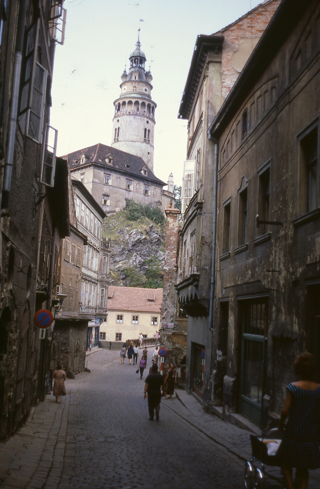 Czech Republik, Český Krumlov, 1966, Gwen Jones, Czechoslovakia, colorful, street view, Fortepan #46911