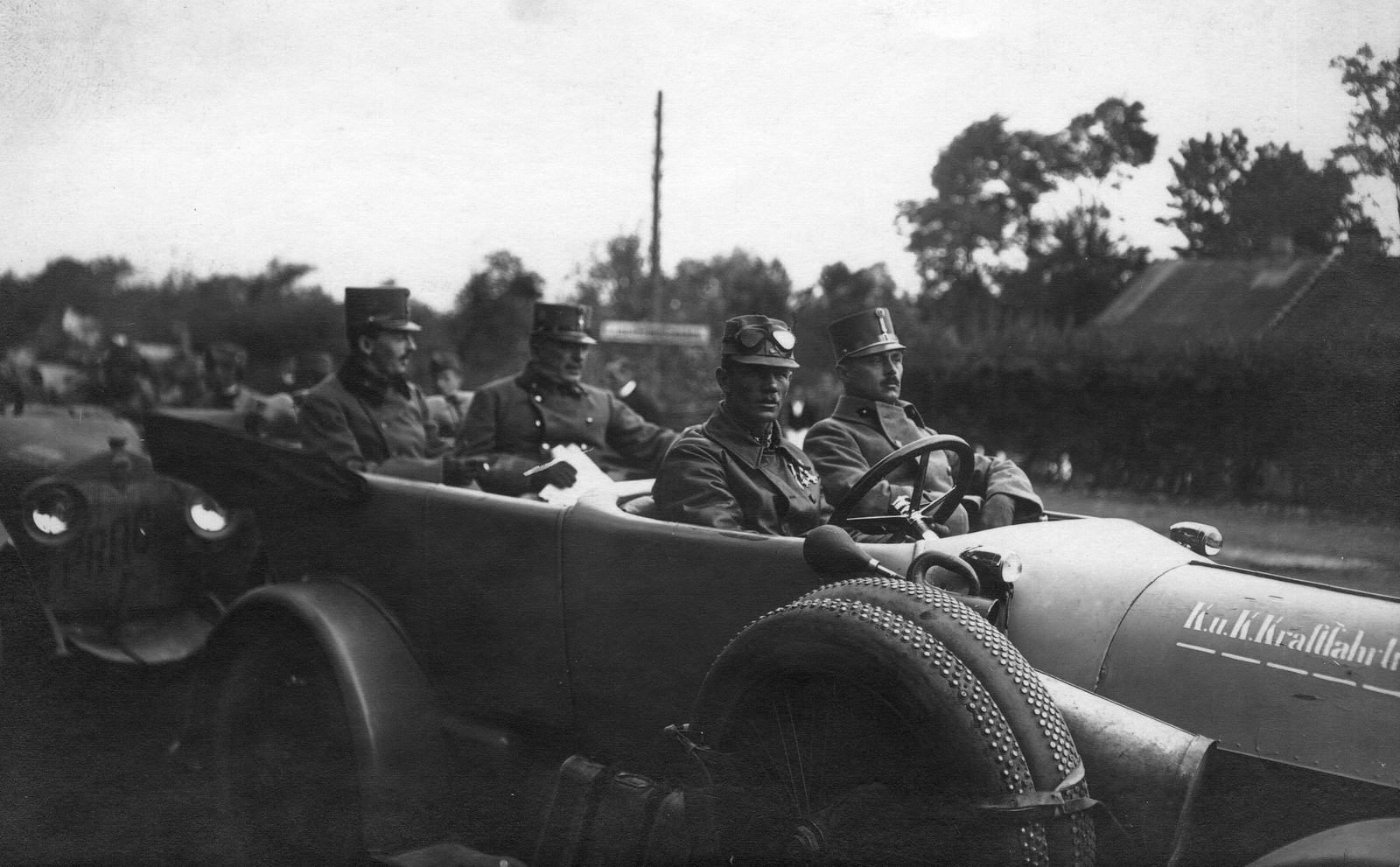 Ukraine, Kalush, IV. Károly magyar király a fronton., 1917, Bokor Gyula, celebrity, First World War, village, uniform, men, chauffeur, soldier, medal, automobile, horn, Fortepan #46934